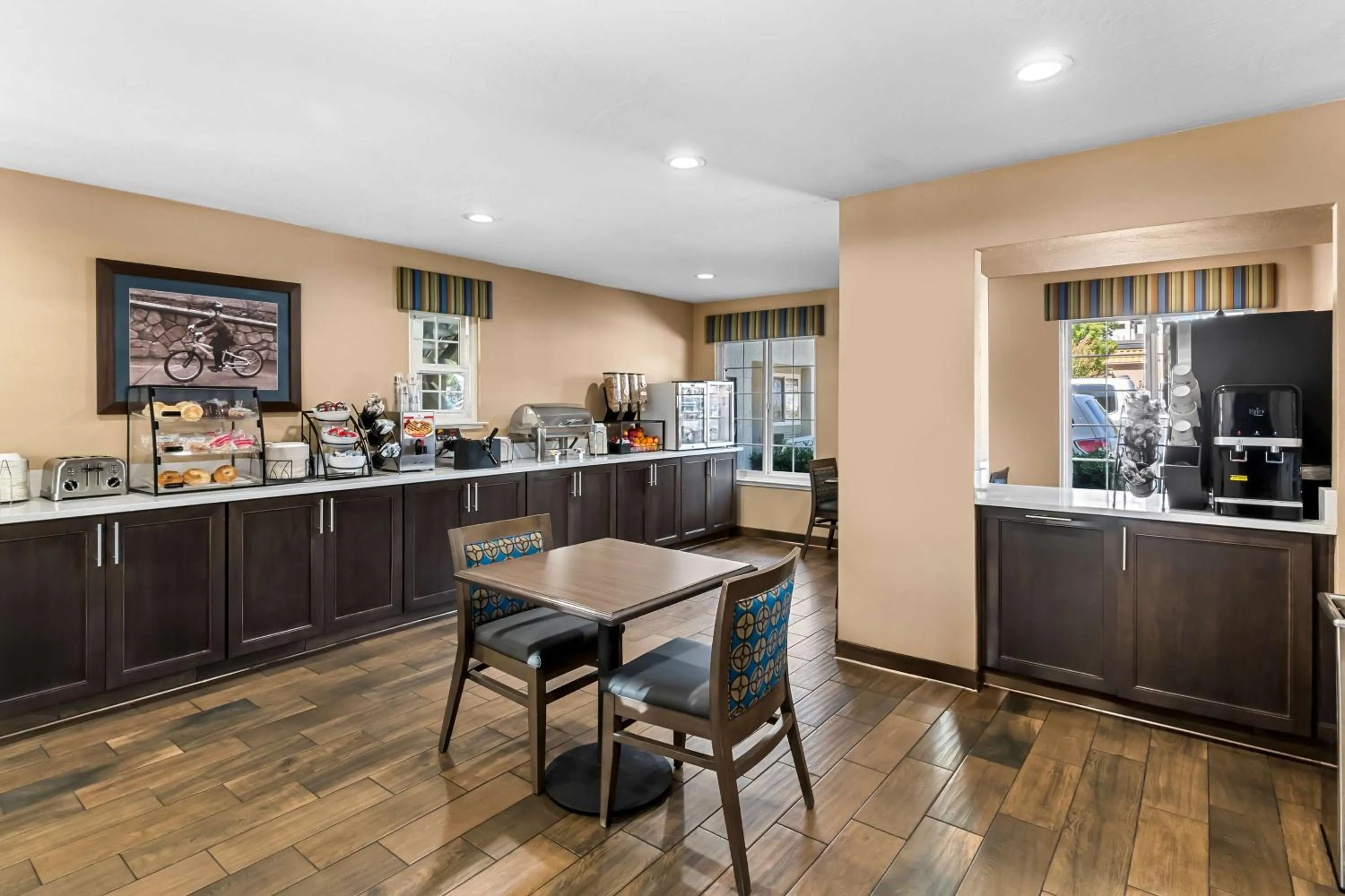 Breakfast in Best Western University Lodge