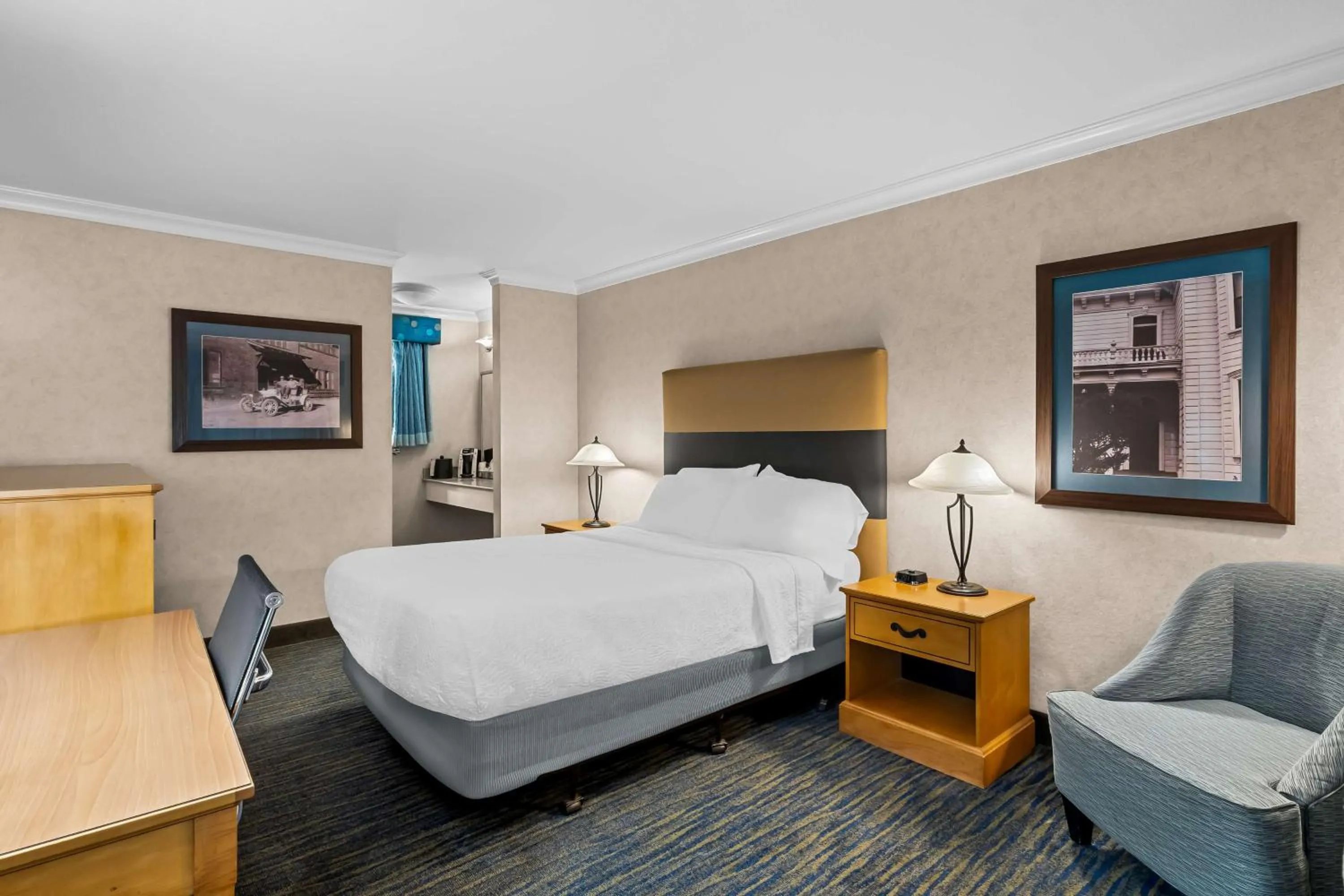 Bedroom, Bed in Best Western University Lodge