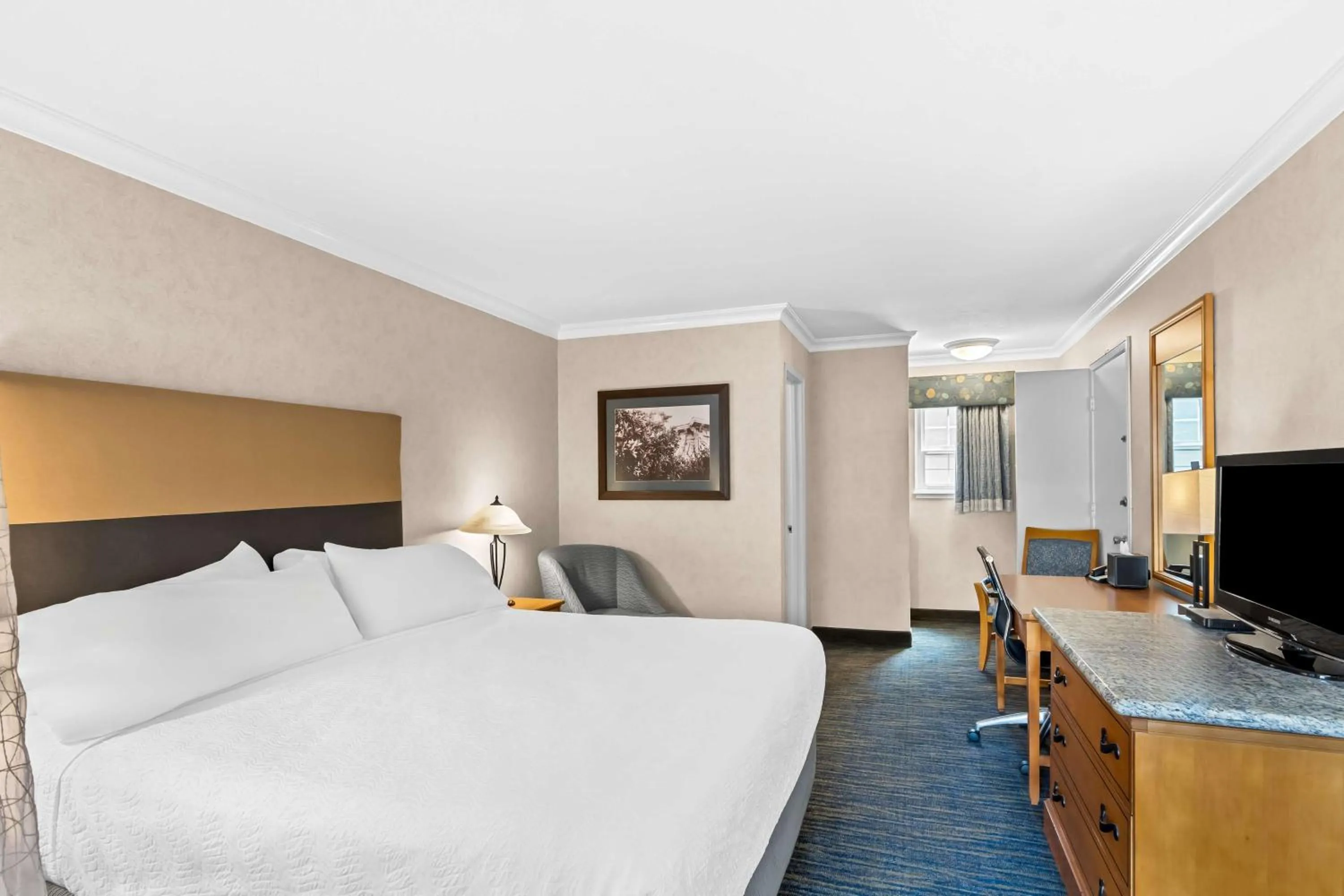 Bedroom, Bed in Best Western University Lodge