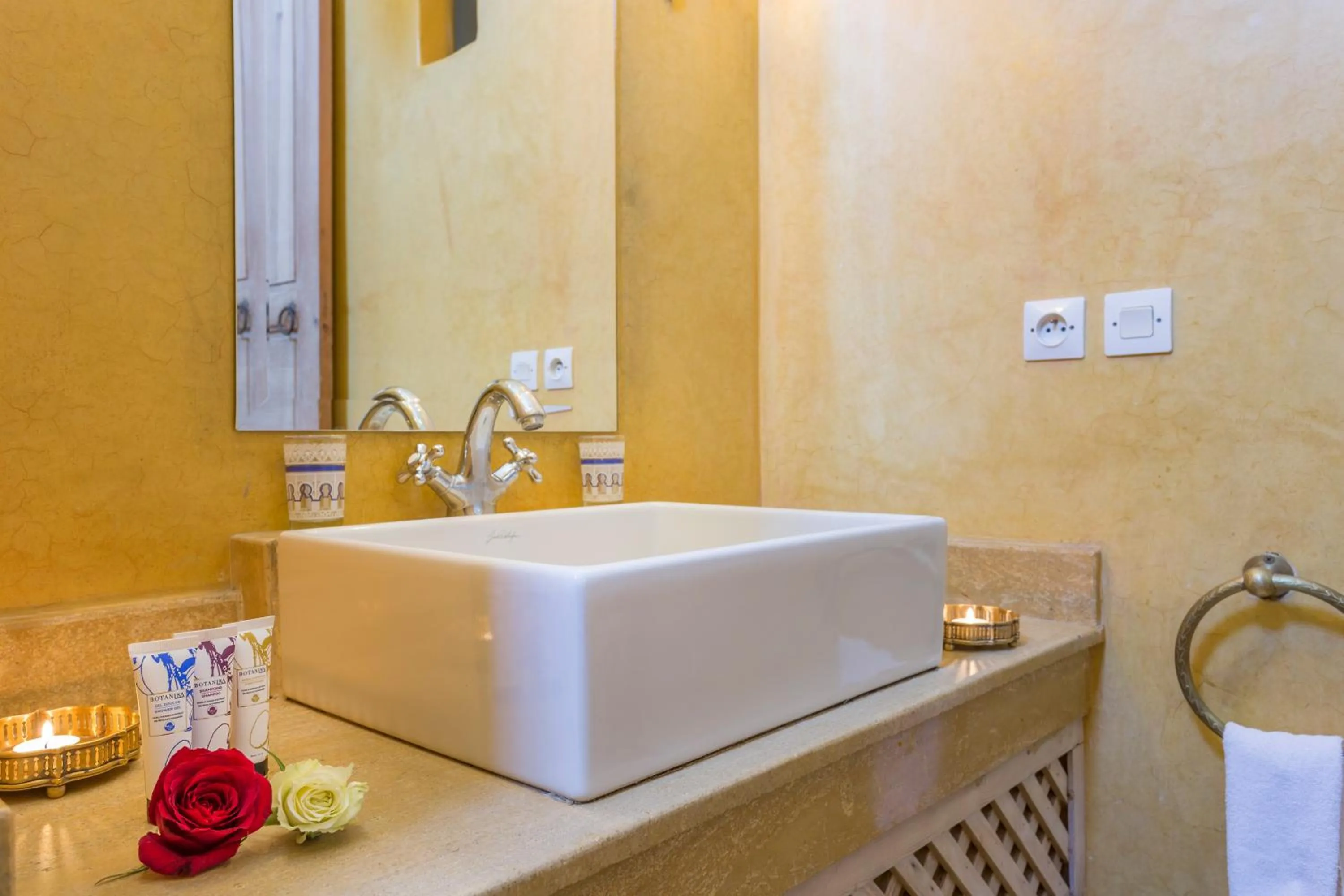 Bathroom in Riad Azoulay