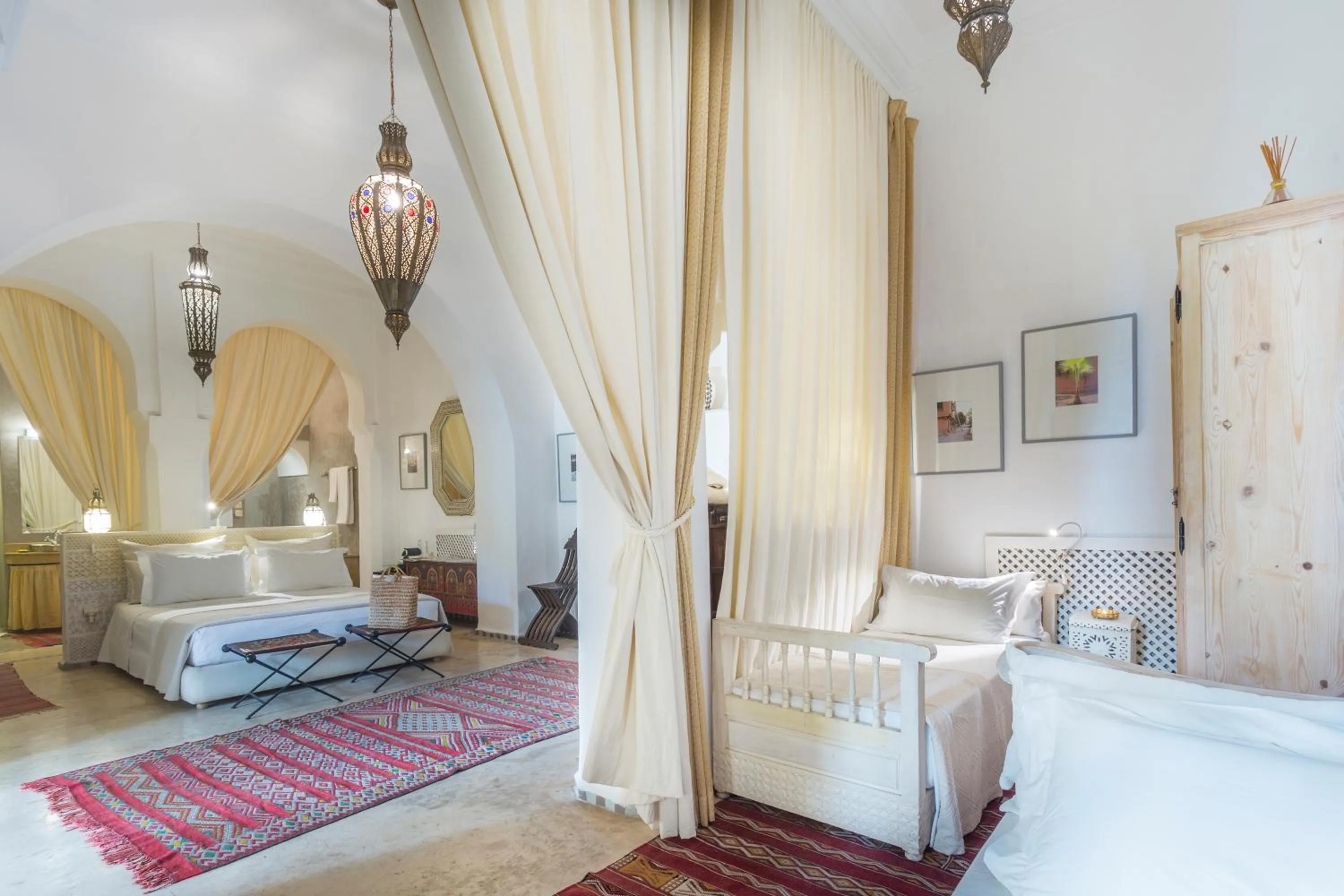Photo of the whole room, Bed in Riad Azoulay