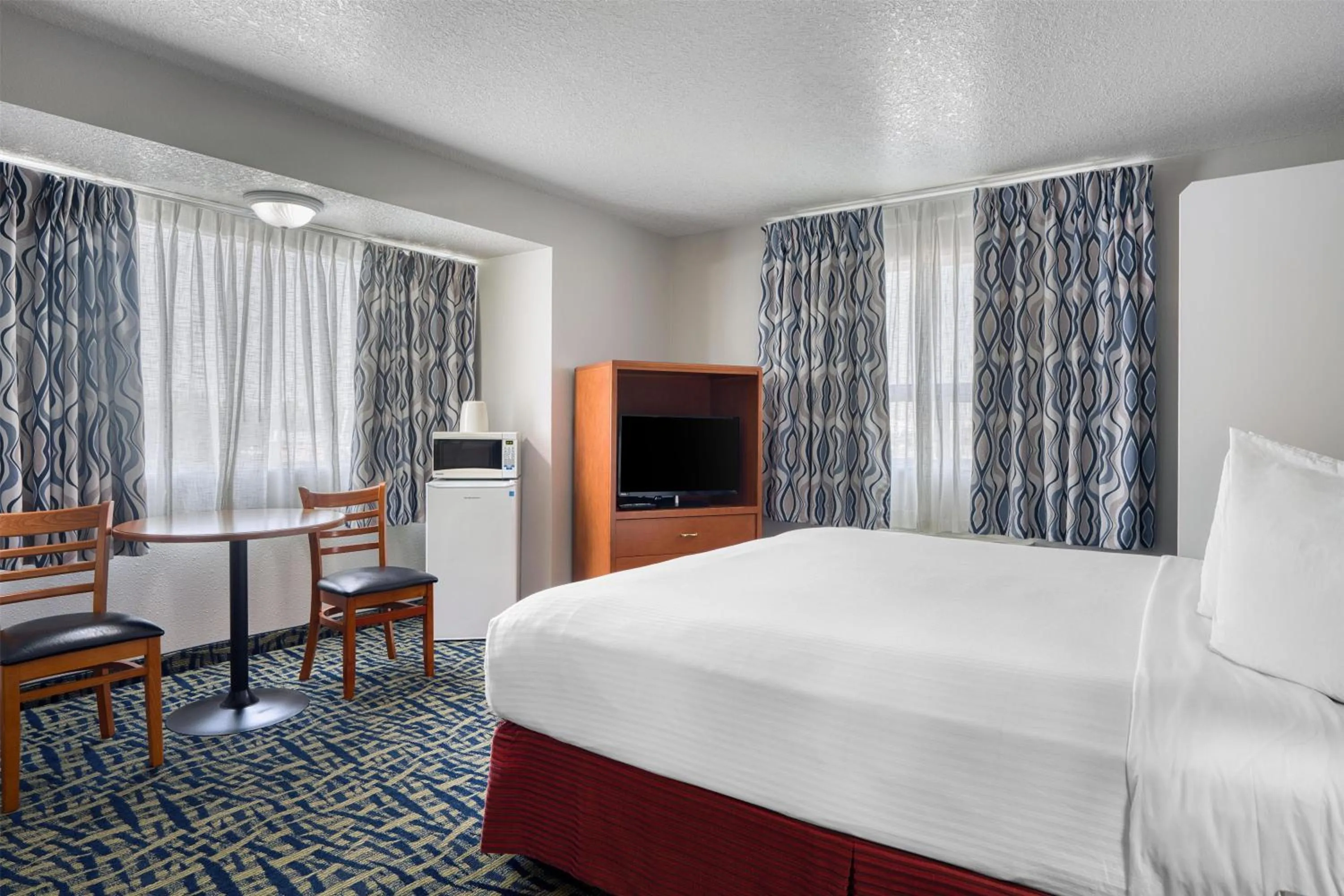 Bedroom, Bed in SureStay Plus Hotel by Best Western Lethbridge