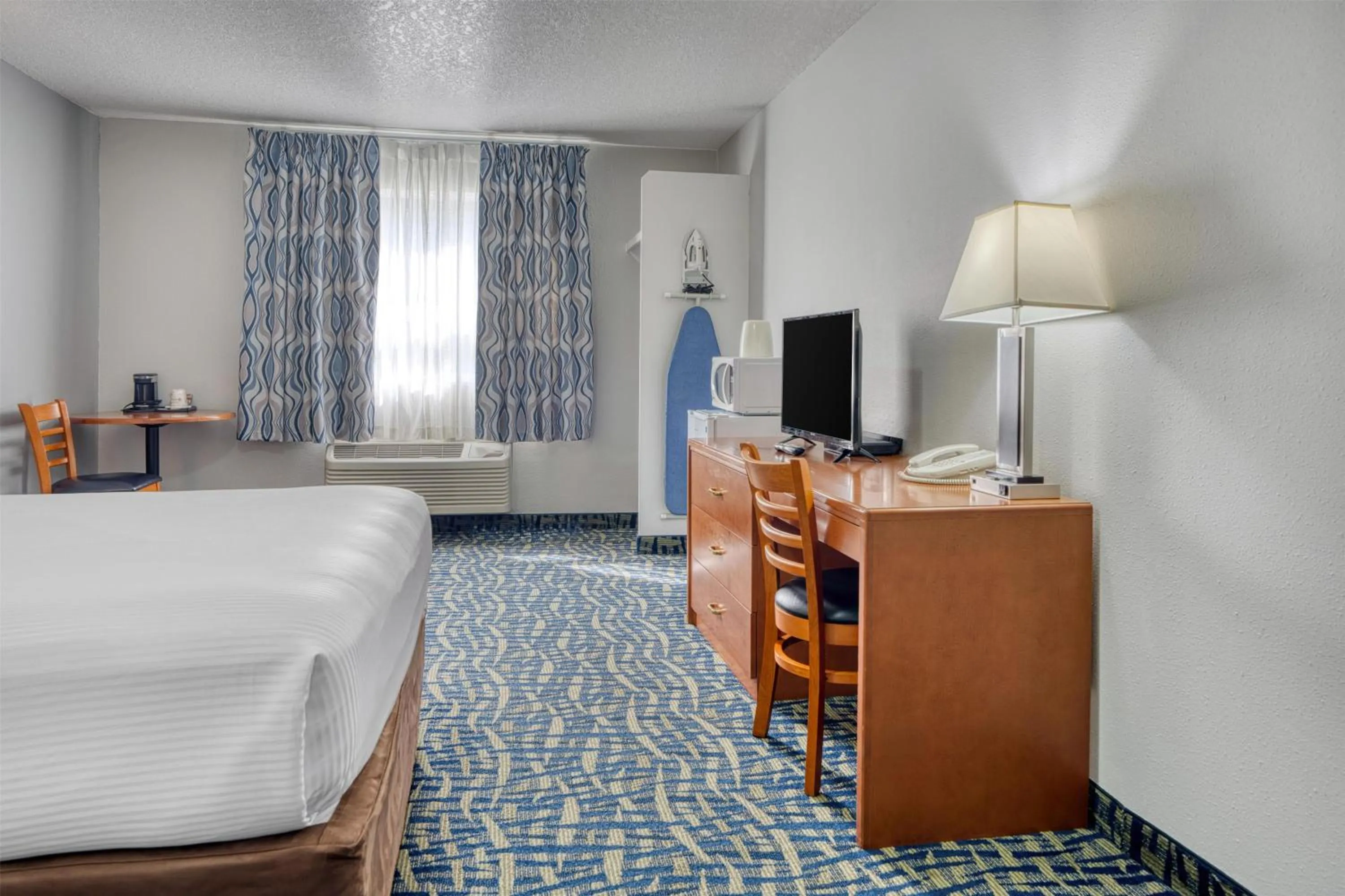 Bedroom, Bed in SureStay Plus Hotel by Best Western Lethbridge