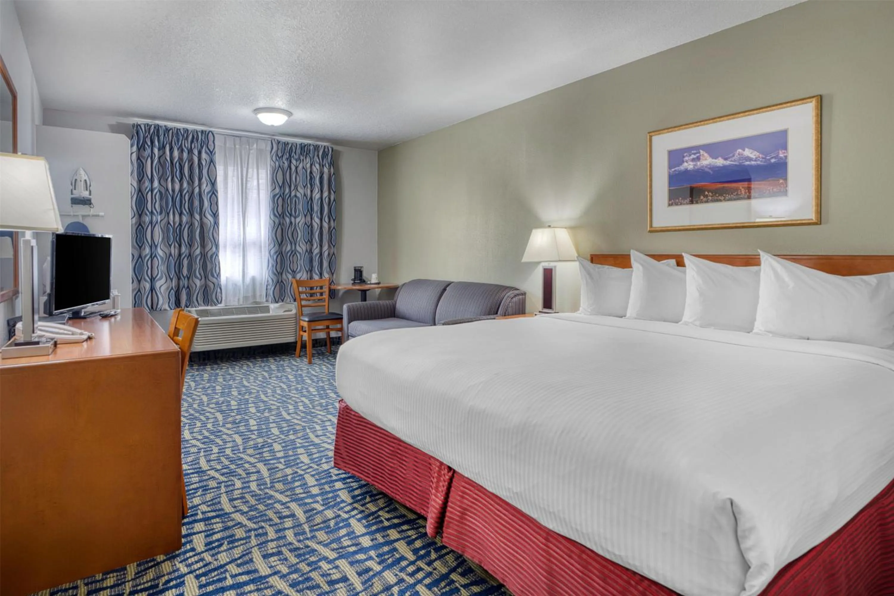 Bedroom, Bed in SureStay Plus Hotel by Best Western Lethbridge