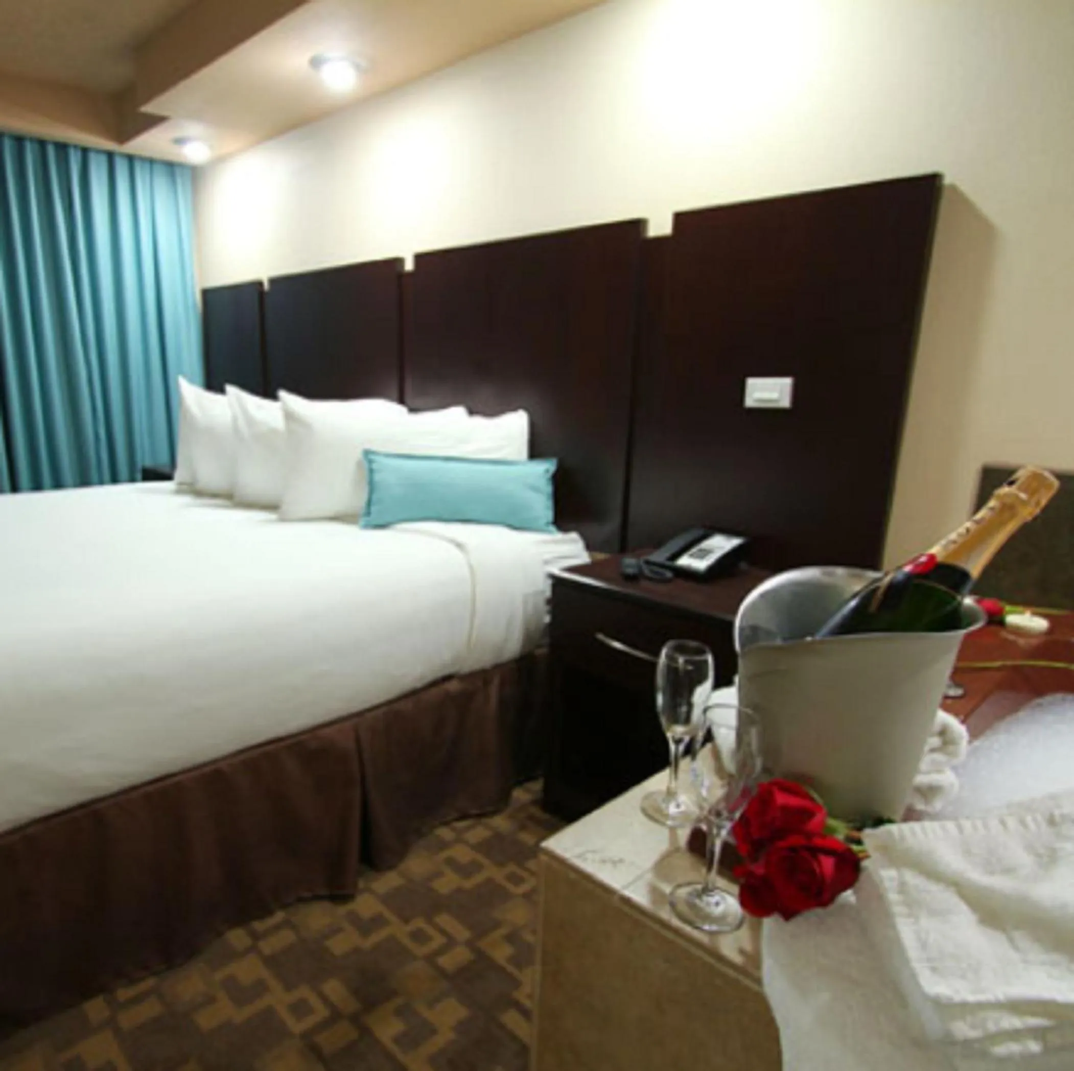 Decorative detail, Bed in Wyndham Garden Midland