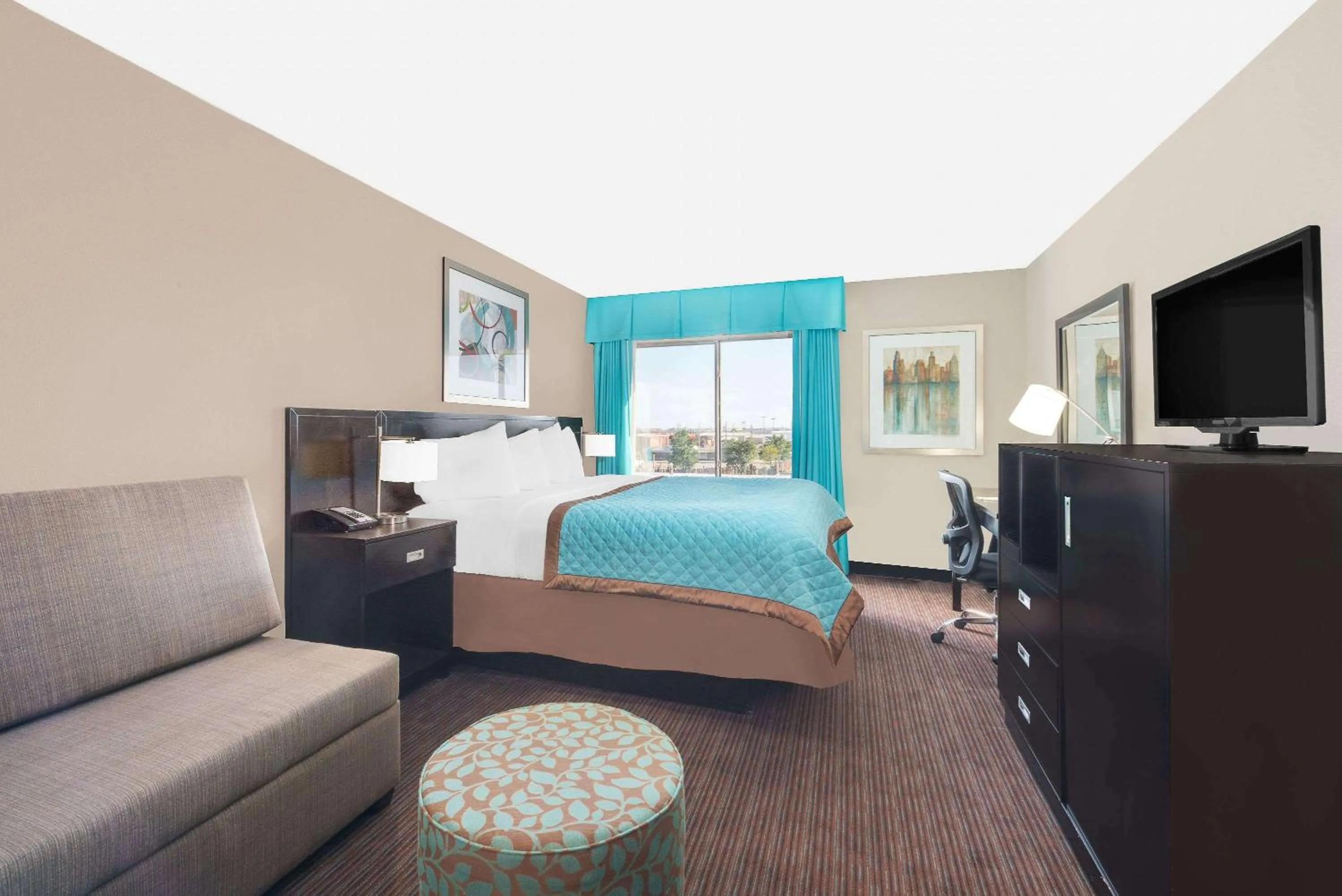 Photo of the whole room, Bed in Wyndham Garden Midland