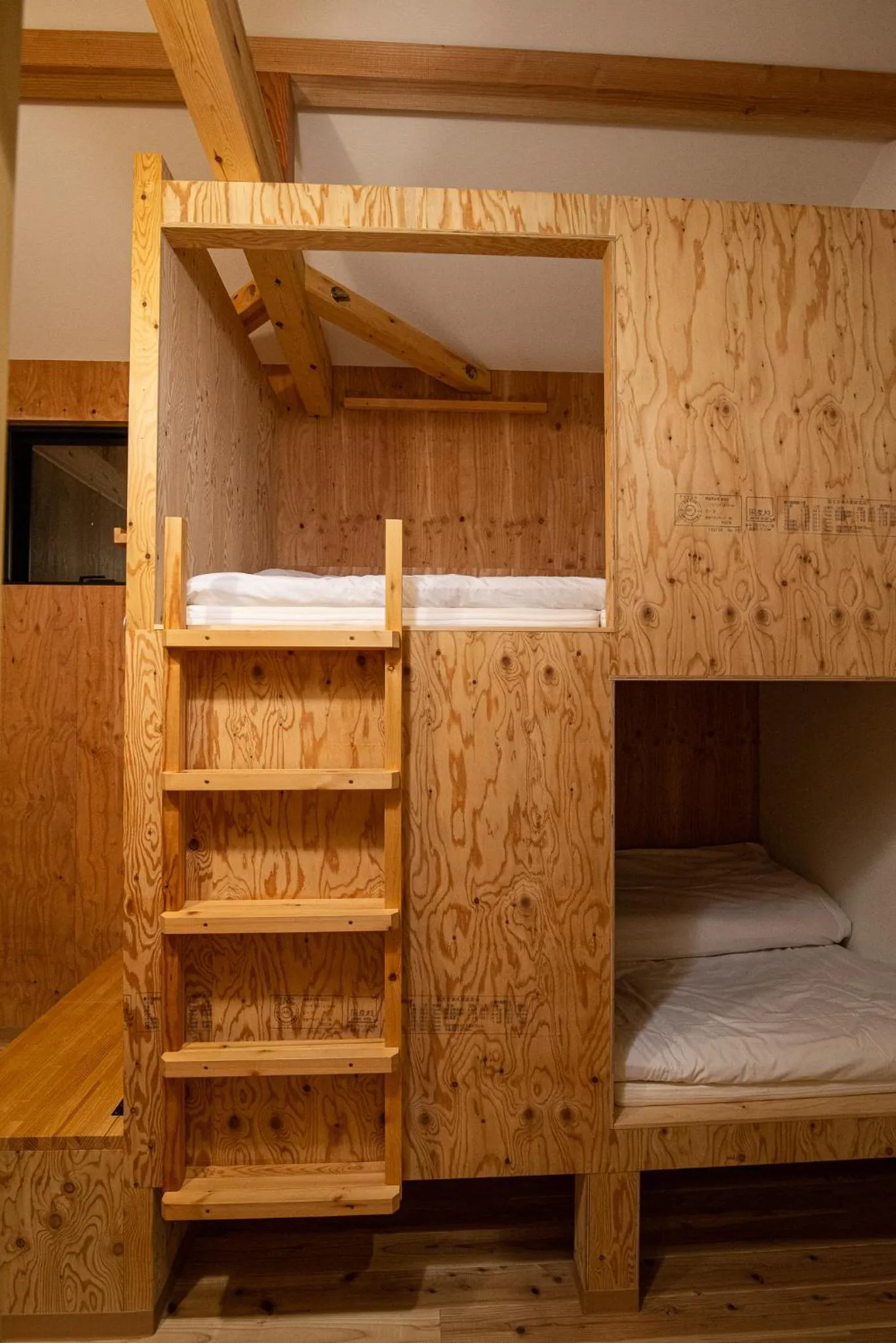 Bed in BED N CHILL Shippoya 七宝屋