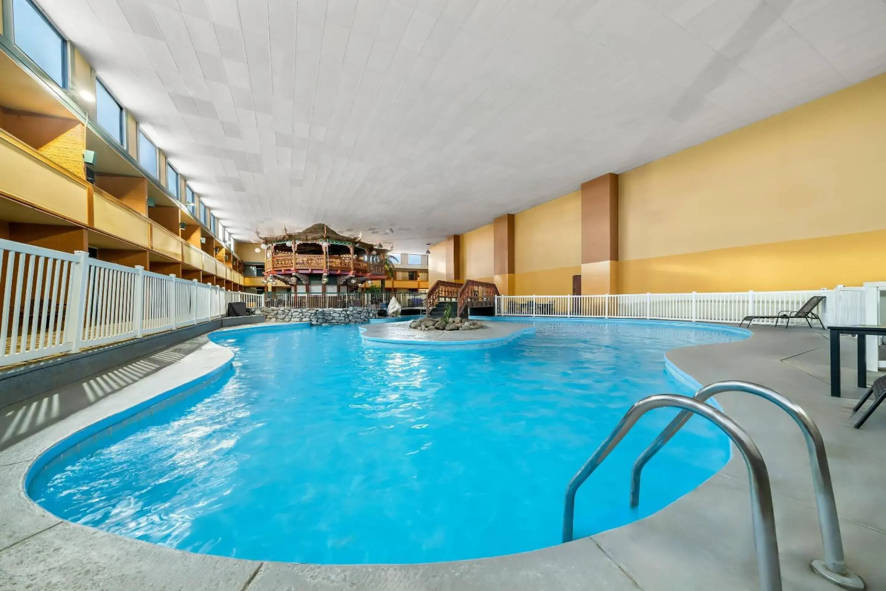 Swimming pool in Suburban Studios, Kearney Swimming pool in Suburban Studios, Kearney