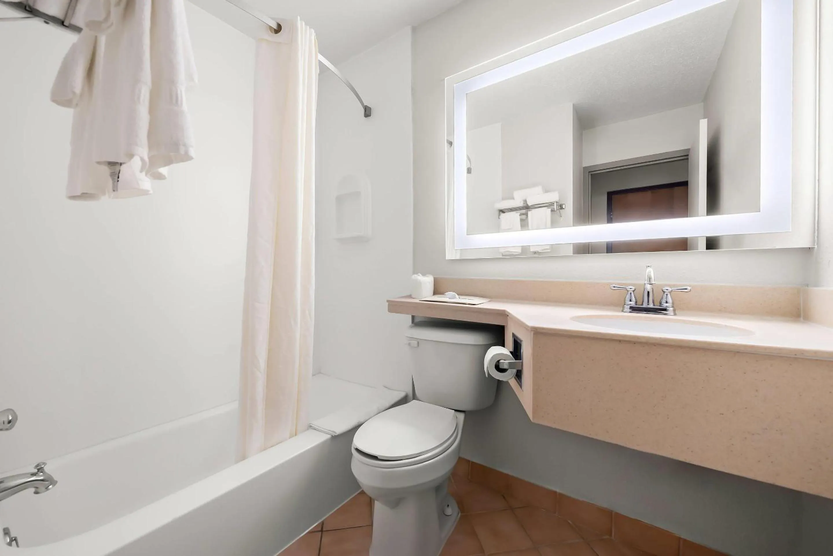 Bedroom in Suburban Studios, Kearney