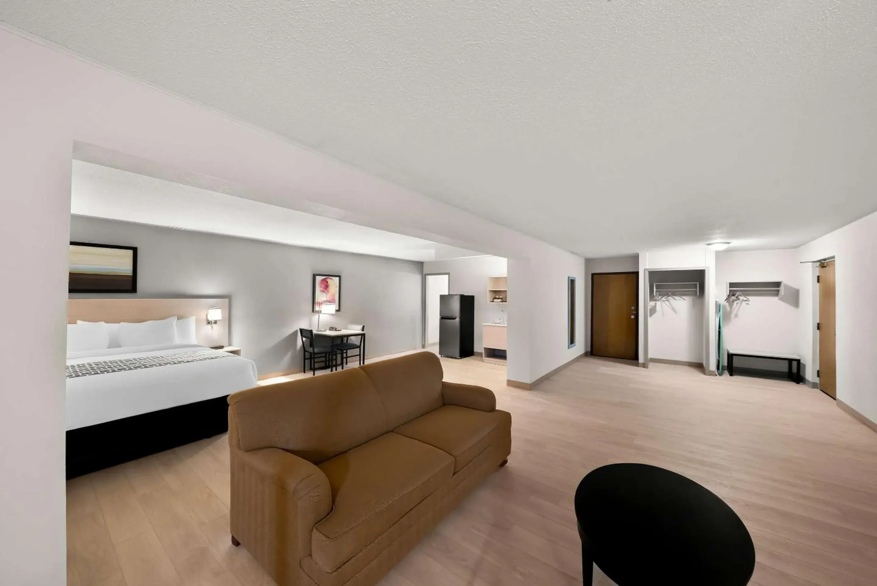 Bedroom, Bed in Suburban Studios, Kearney Bedroom, Bed in Suburban Studios, Kearney