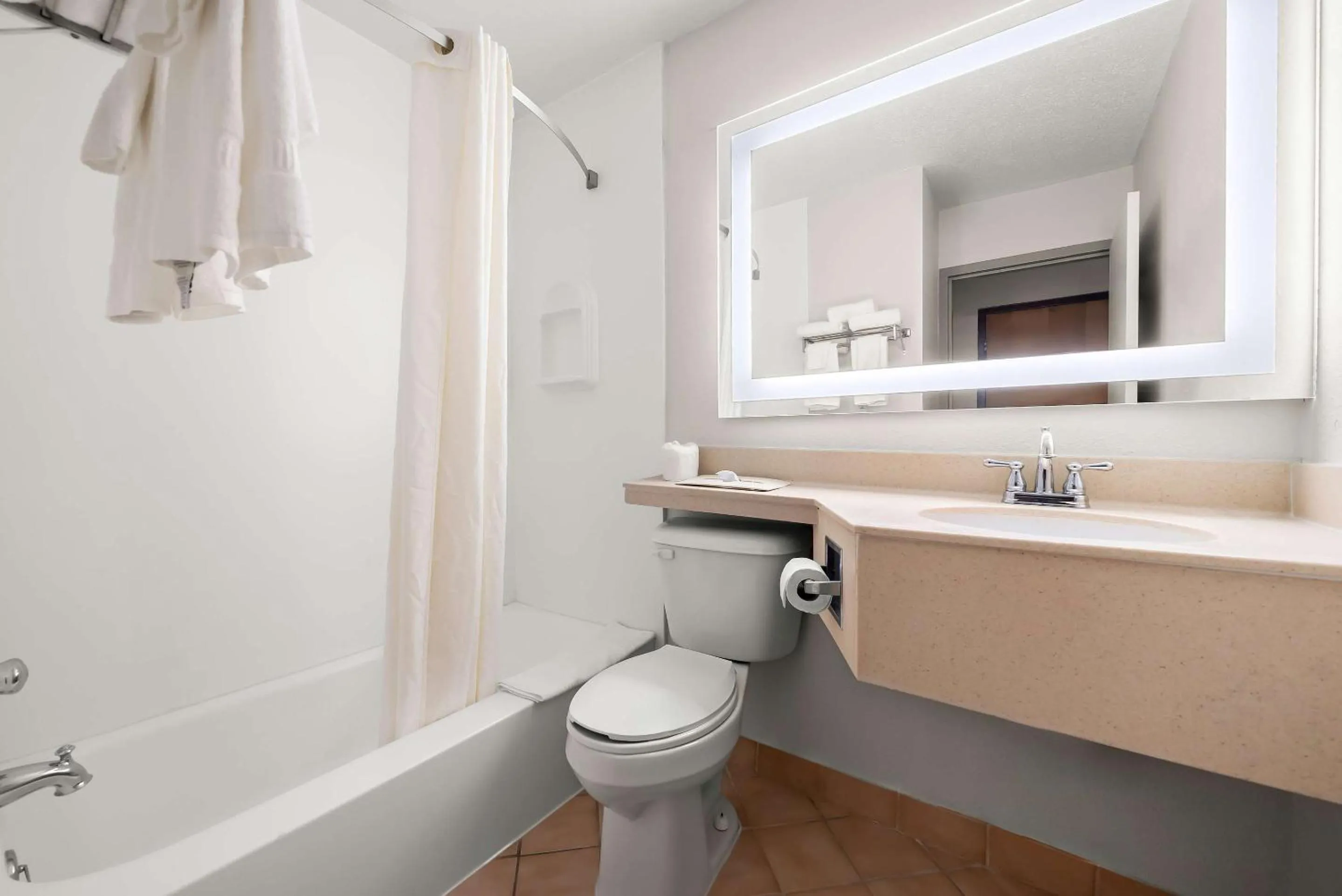 Bedroom in Suburban Studios, Kearney