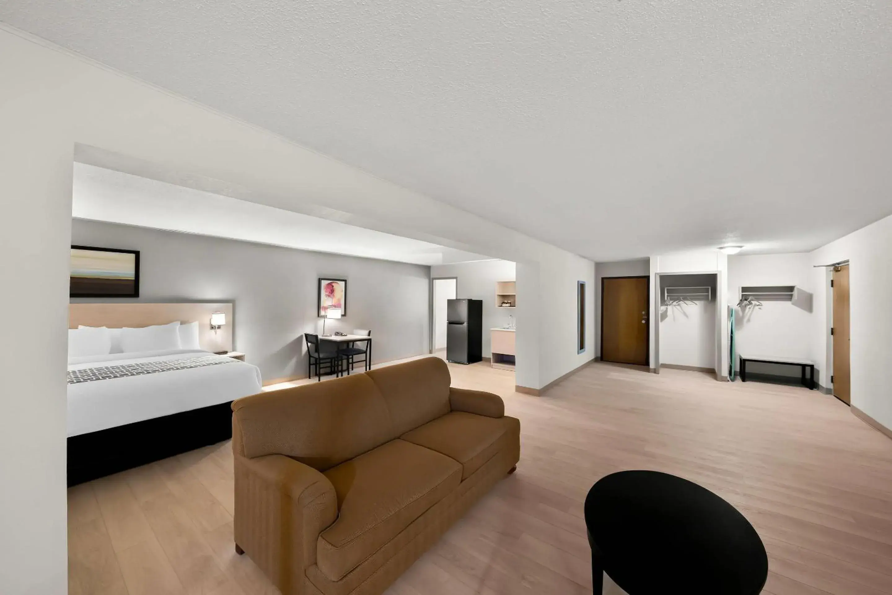 Bedroom, Bed in Suburban Studios, Kearney Bedroom, Bed in Suburban Studios, Kearney