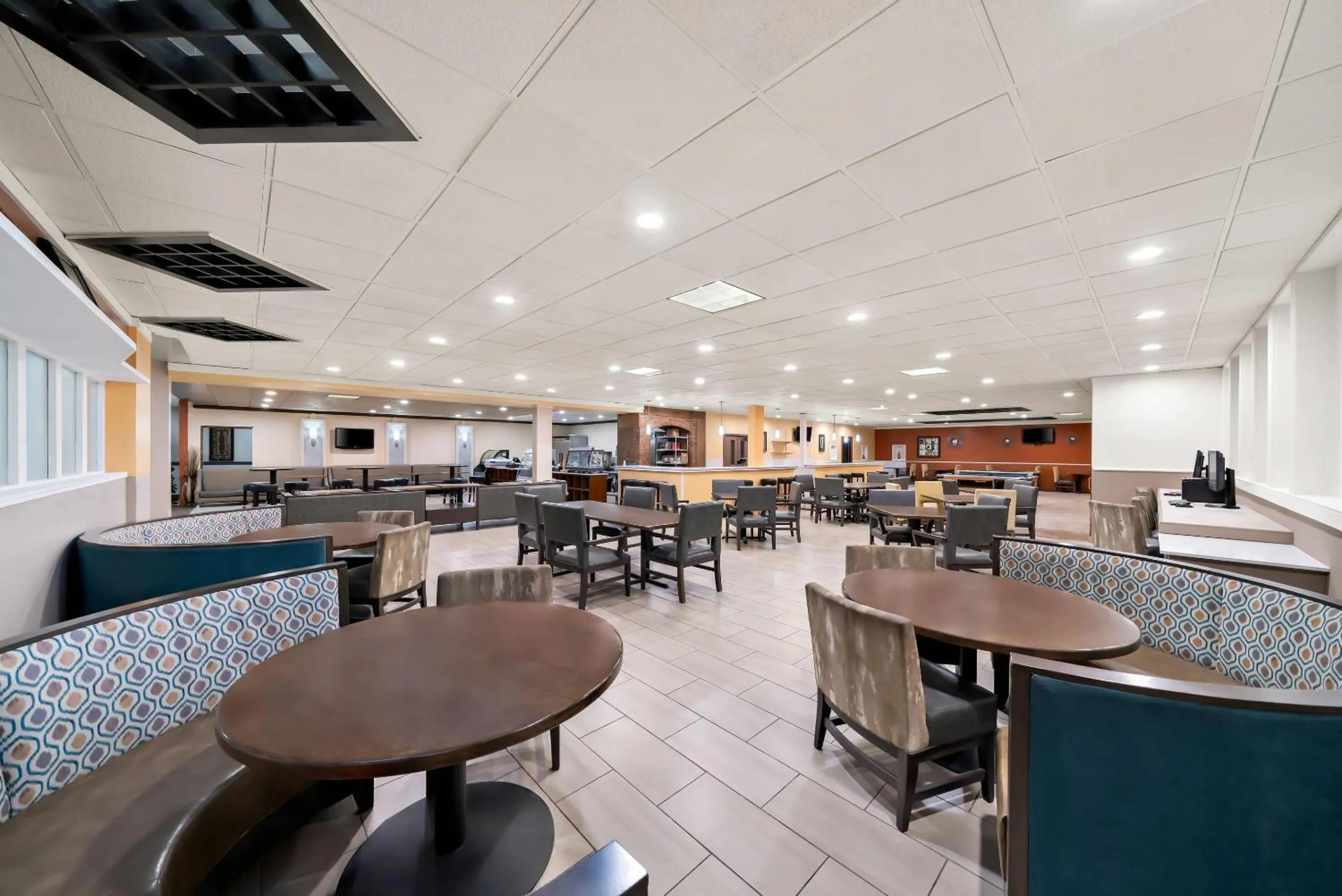 Breakfast in Suburban Studios, Kearney