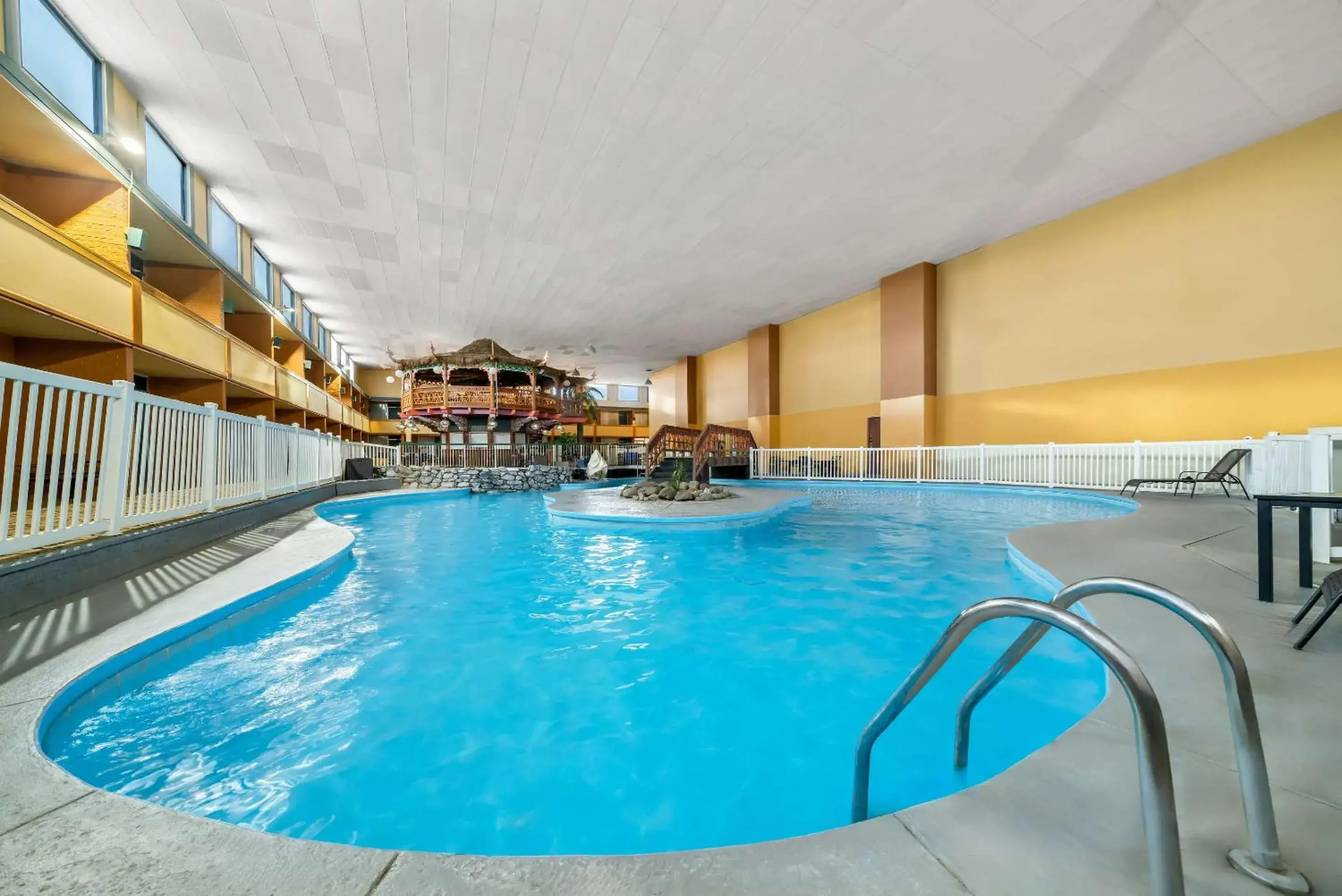 Swimming pool in Suburban Studios, Kearney Swimming pool in Suburban Studios, Kearney