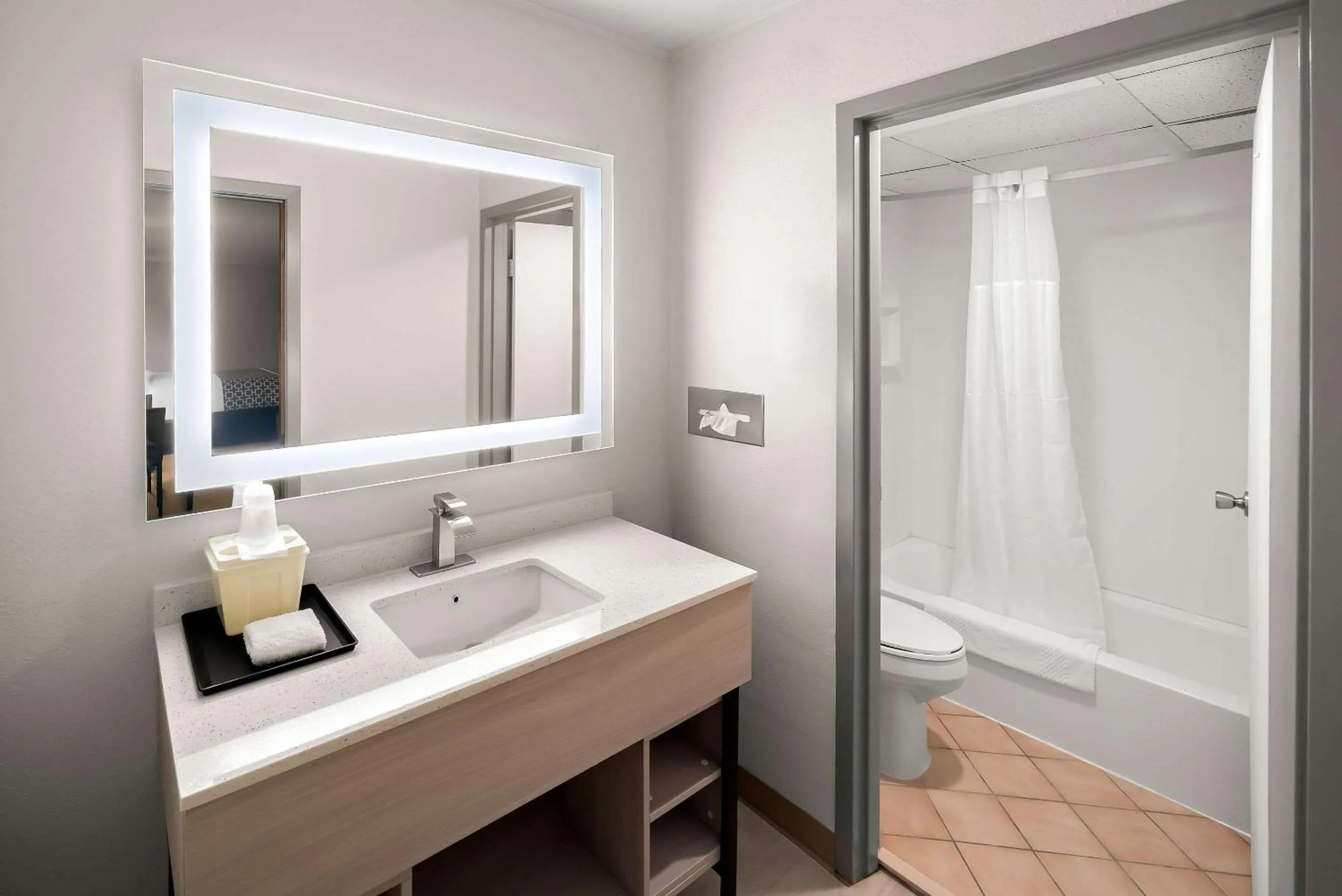 Bedroom in Suburban Studios, Kearney