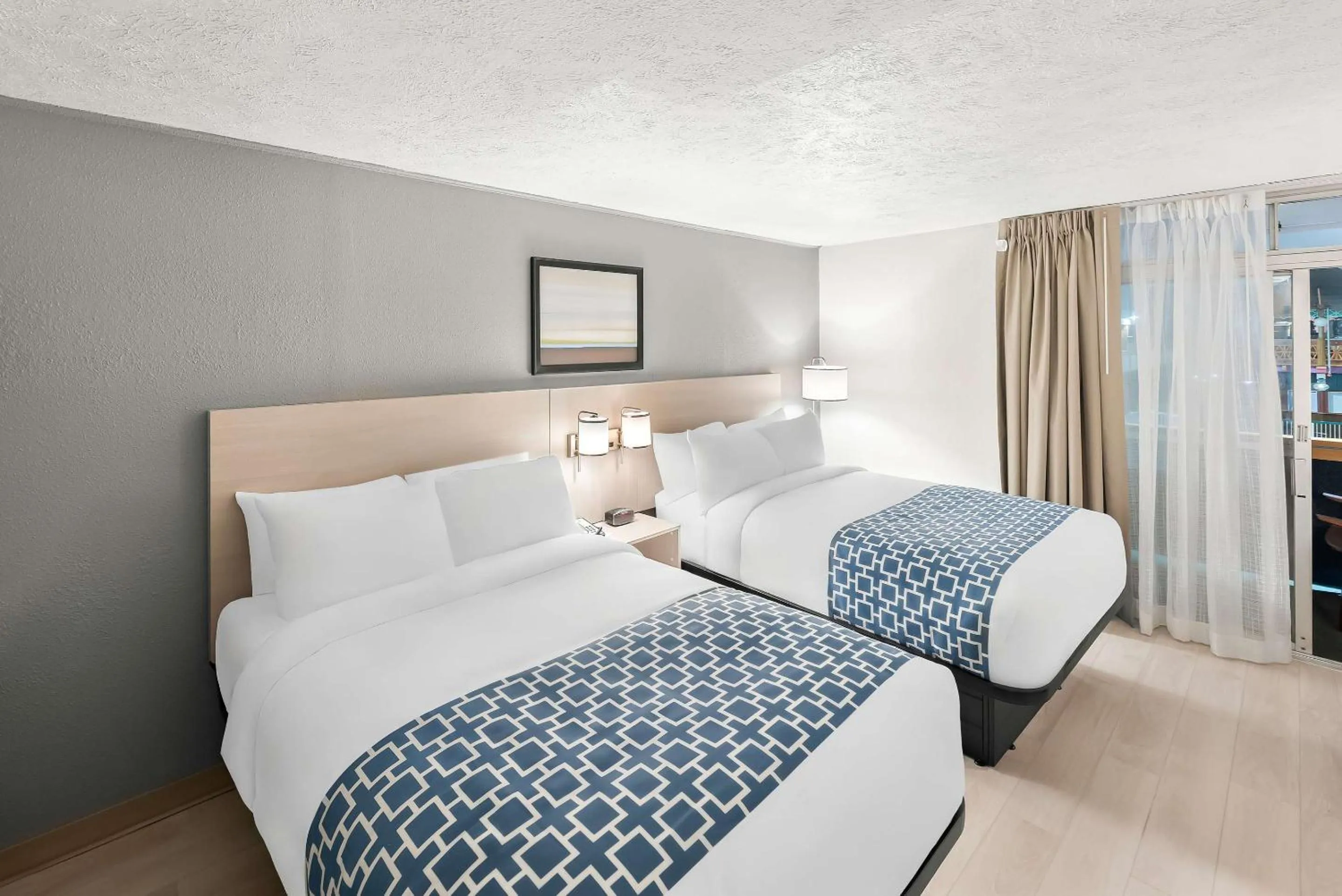 Bedroom, Bed in Suburban Studios, Kearney