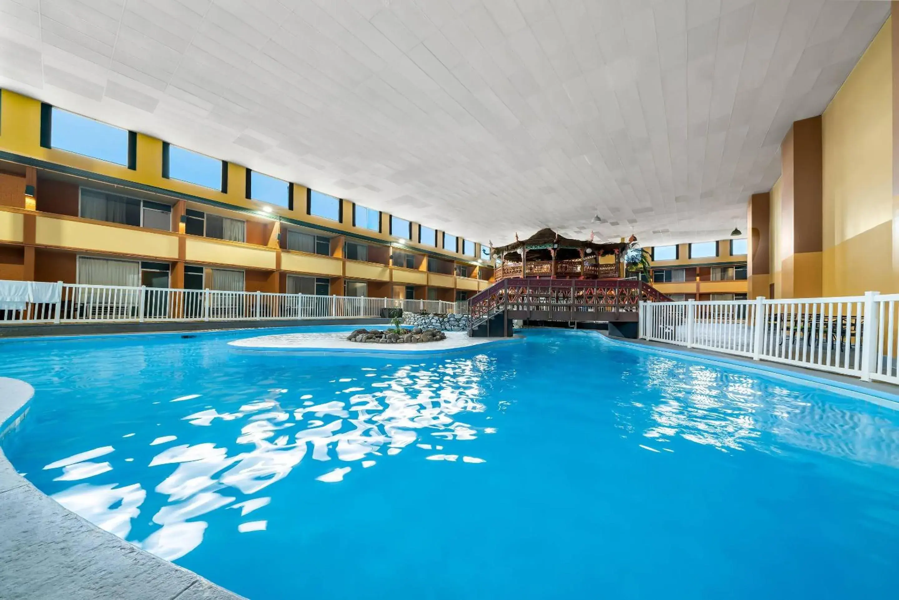 Swimming pool in Suburban Studios, Kearney Swimming pool in Suburban Studios, Kearney