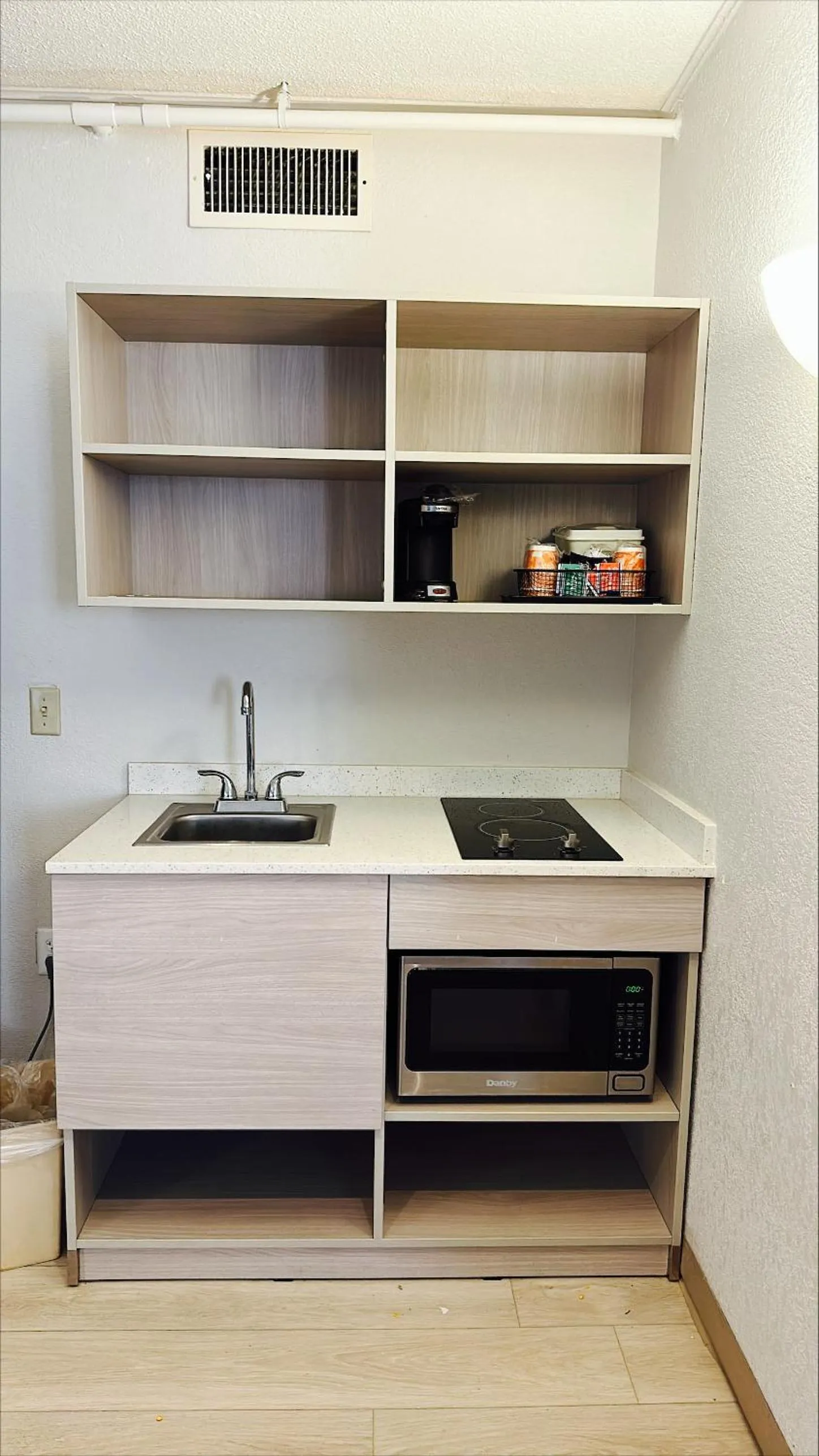 Kitchen or kitchenette in Suburban Studios, Kearney