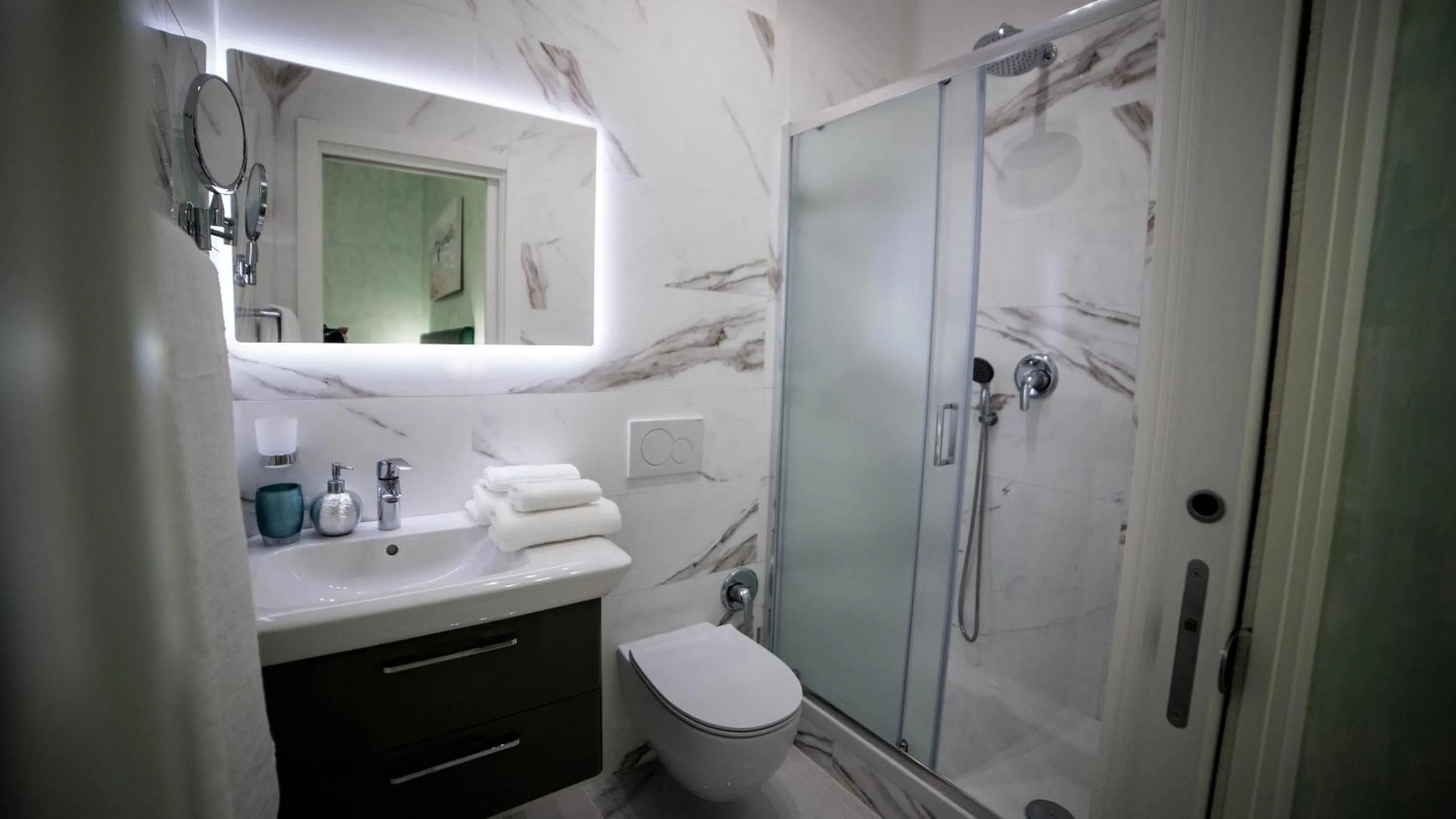 Shower in St. Peter Area Luxury Suites