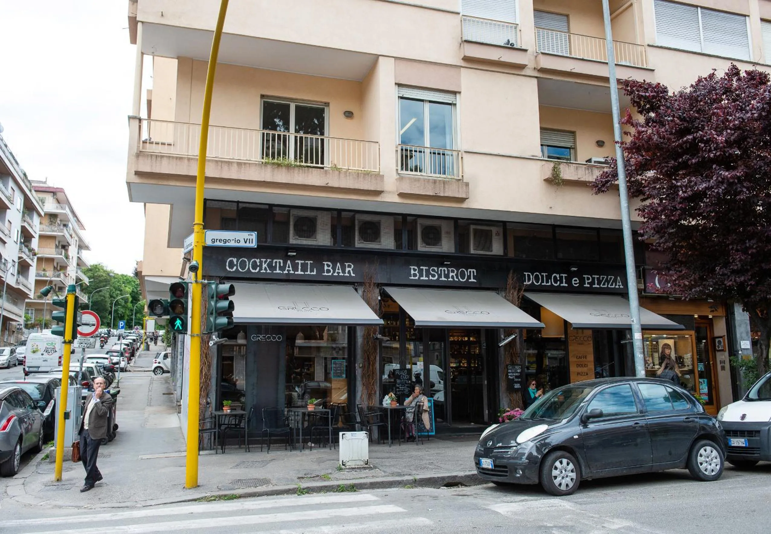 Restaurant/places to eat in St. Peter Area Luxury Suites