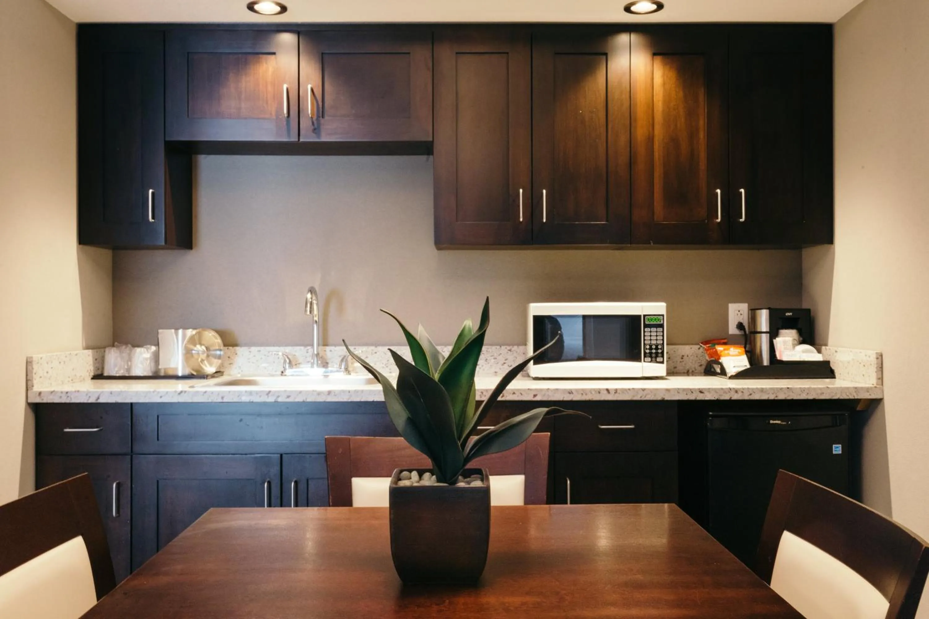 Photo of the whole room in Holiday Inn and Suites East Peoria by IHG