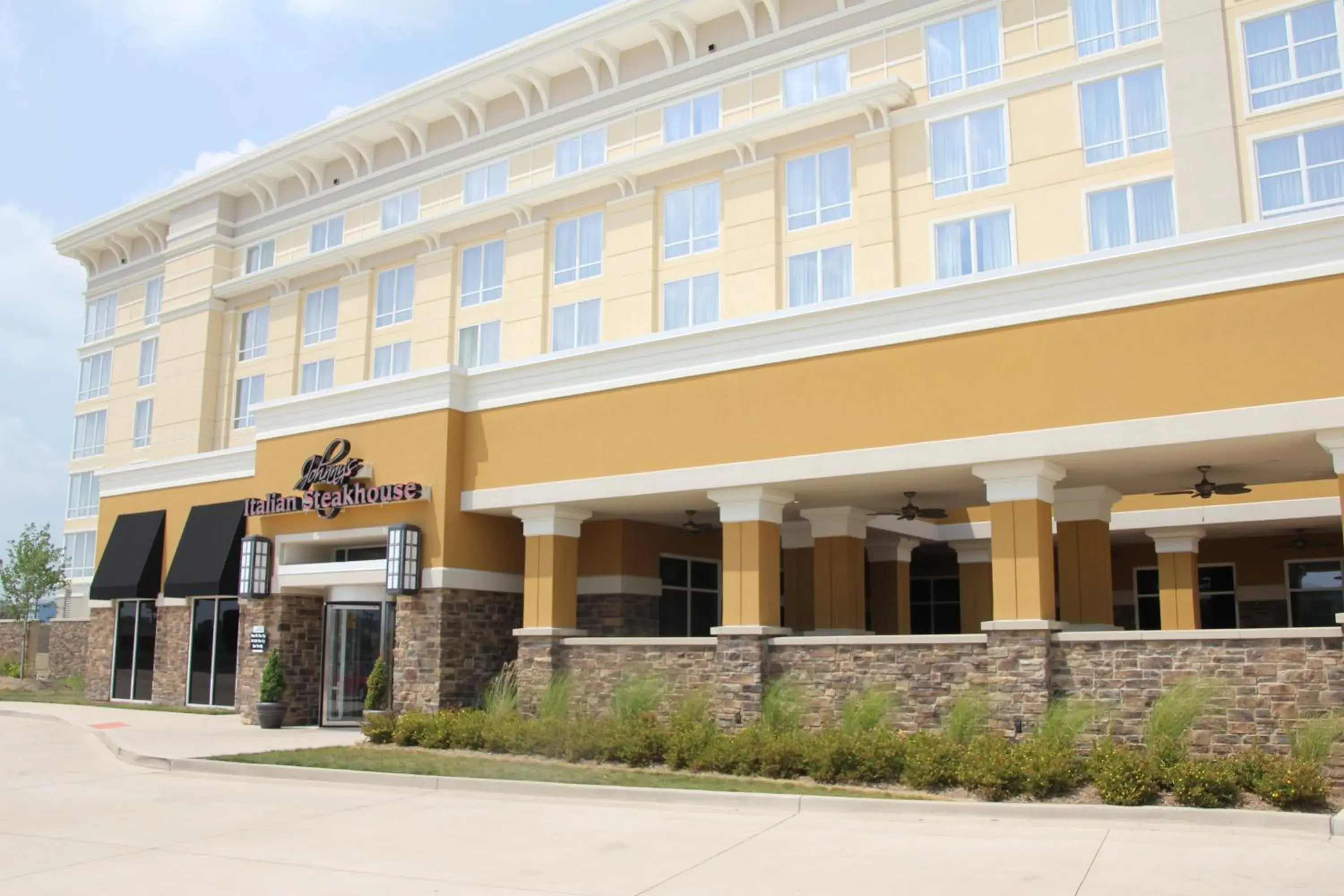 Property building in Holiday Inn and Suites East Peoria by IHG Property building in Holiday Inn and Suites East Peoria by IHG