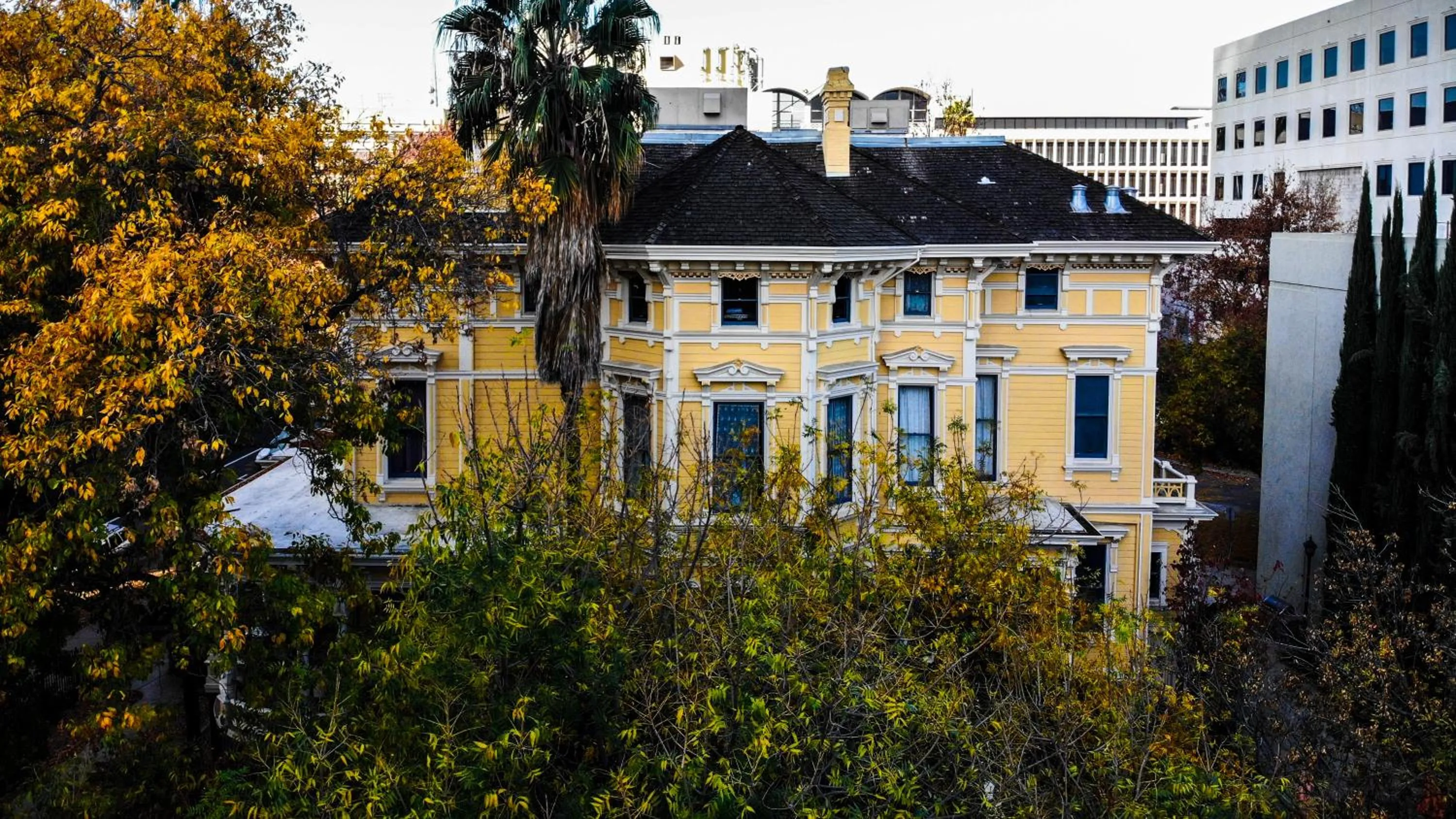 Property building in HI Sacramento Hostel