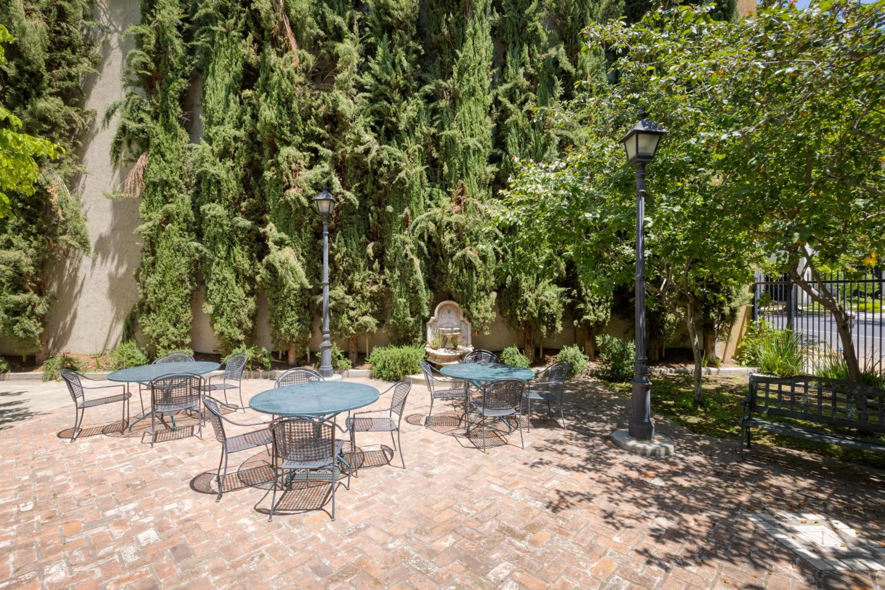 Patio in HI Sacramento Hostel