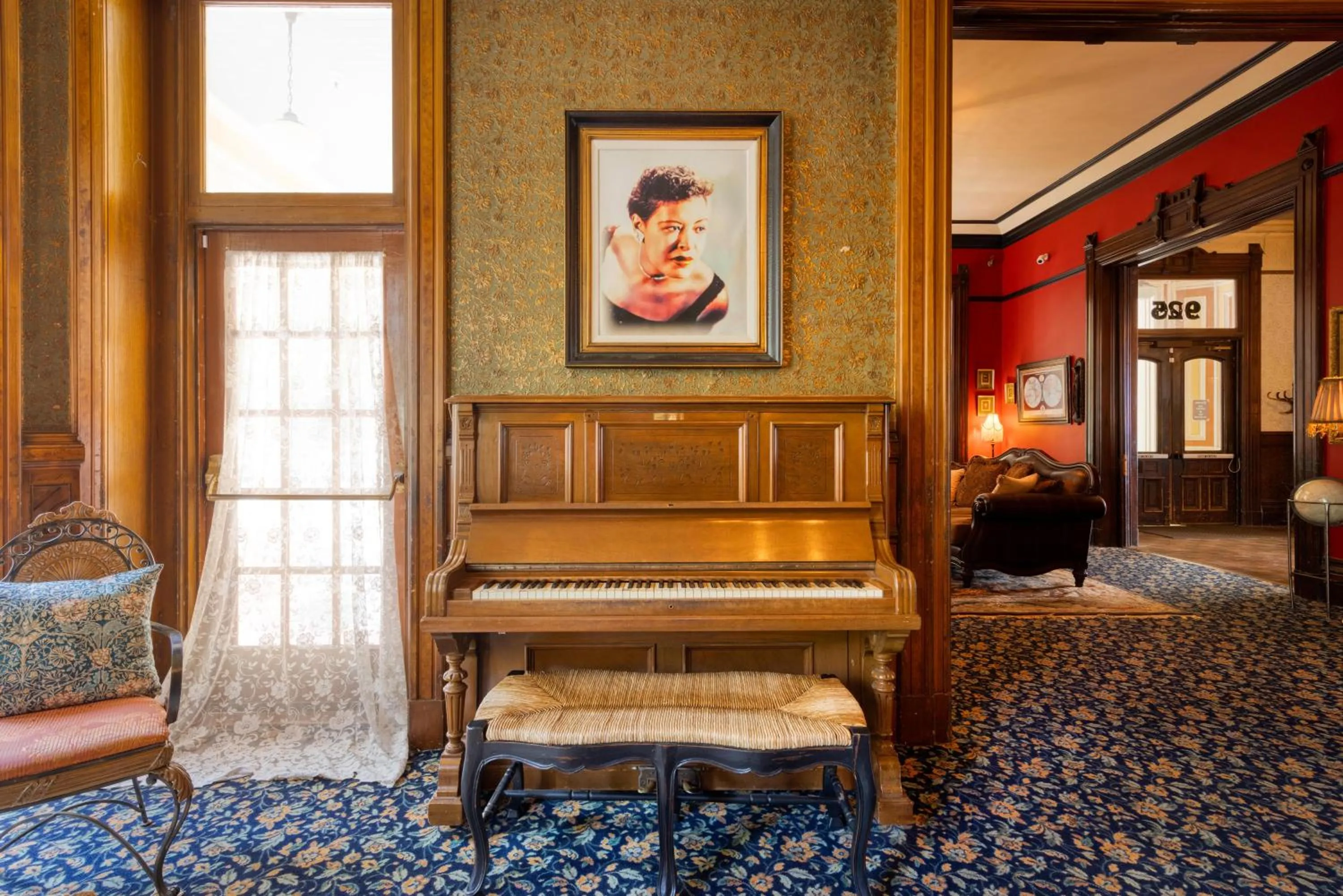 Living room in HI Sacramento Hostel