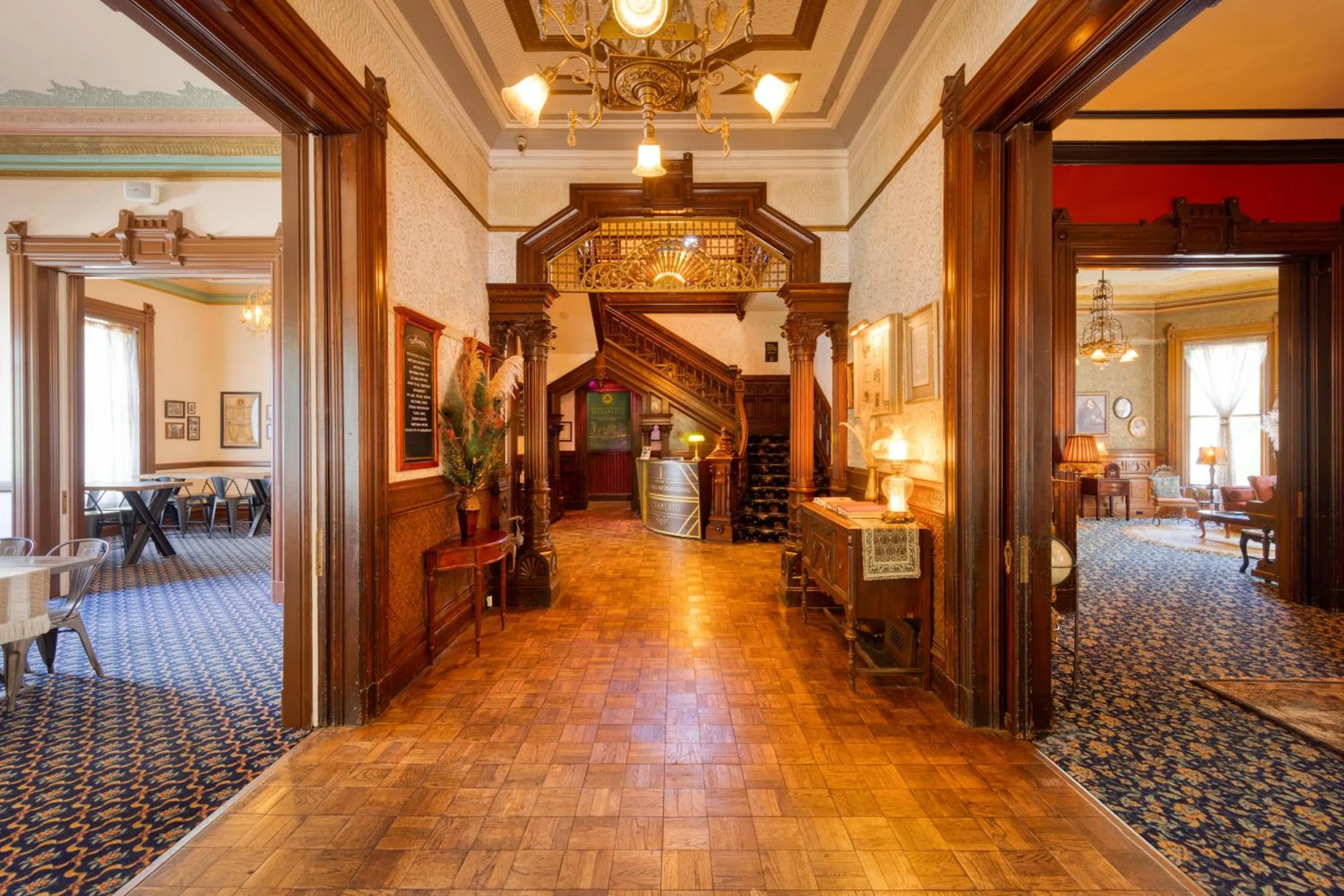 Facade/entrance in HI Sacramento Hostel