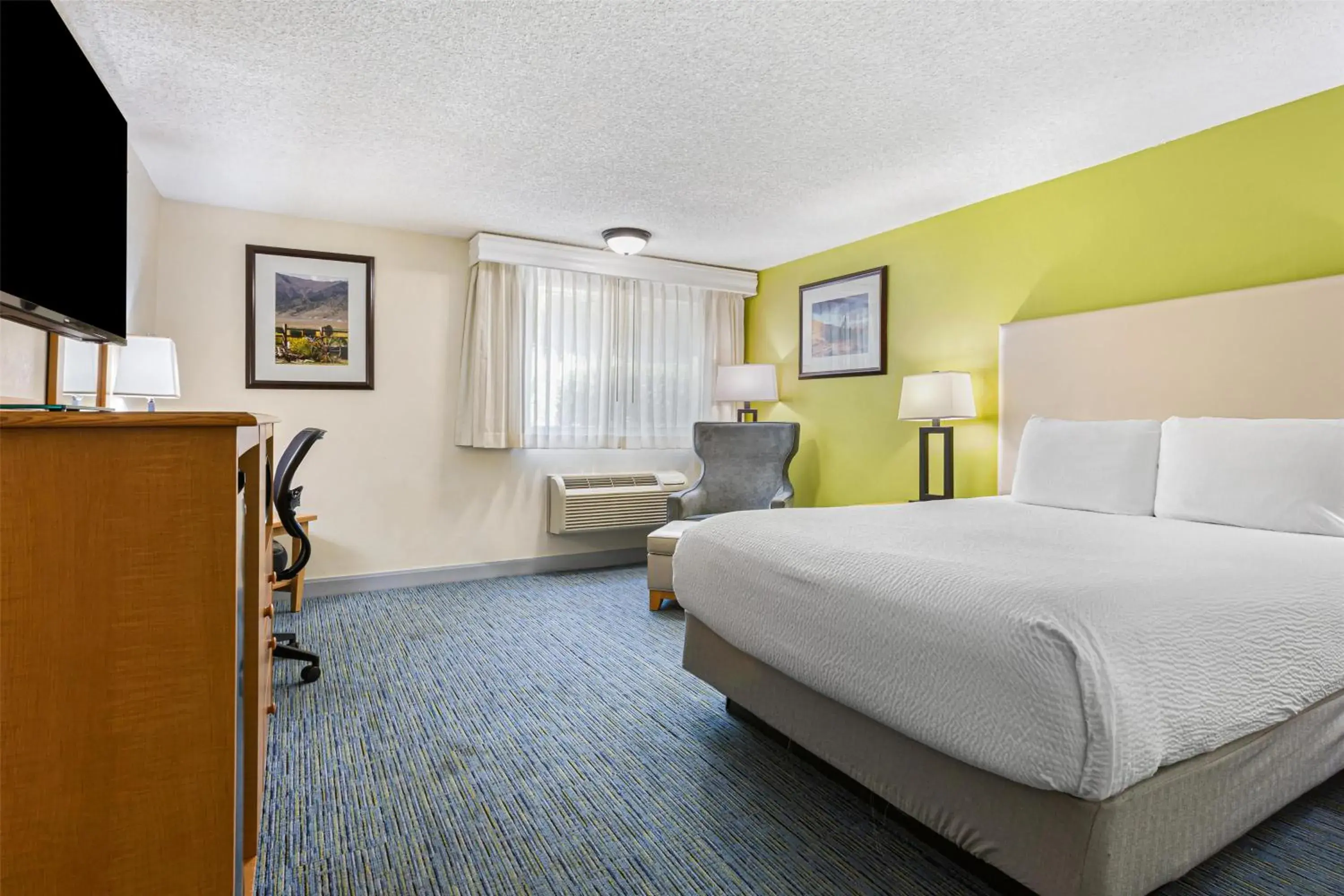 Deluxe Queen Room - Non Smoking in Best Western Hi-Desert Inn Deluxe Queen Room - Non Smoking in Best Western Hi-Desert Inn