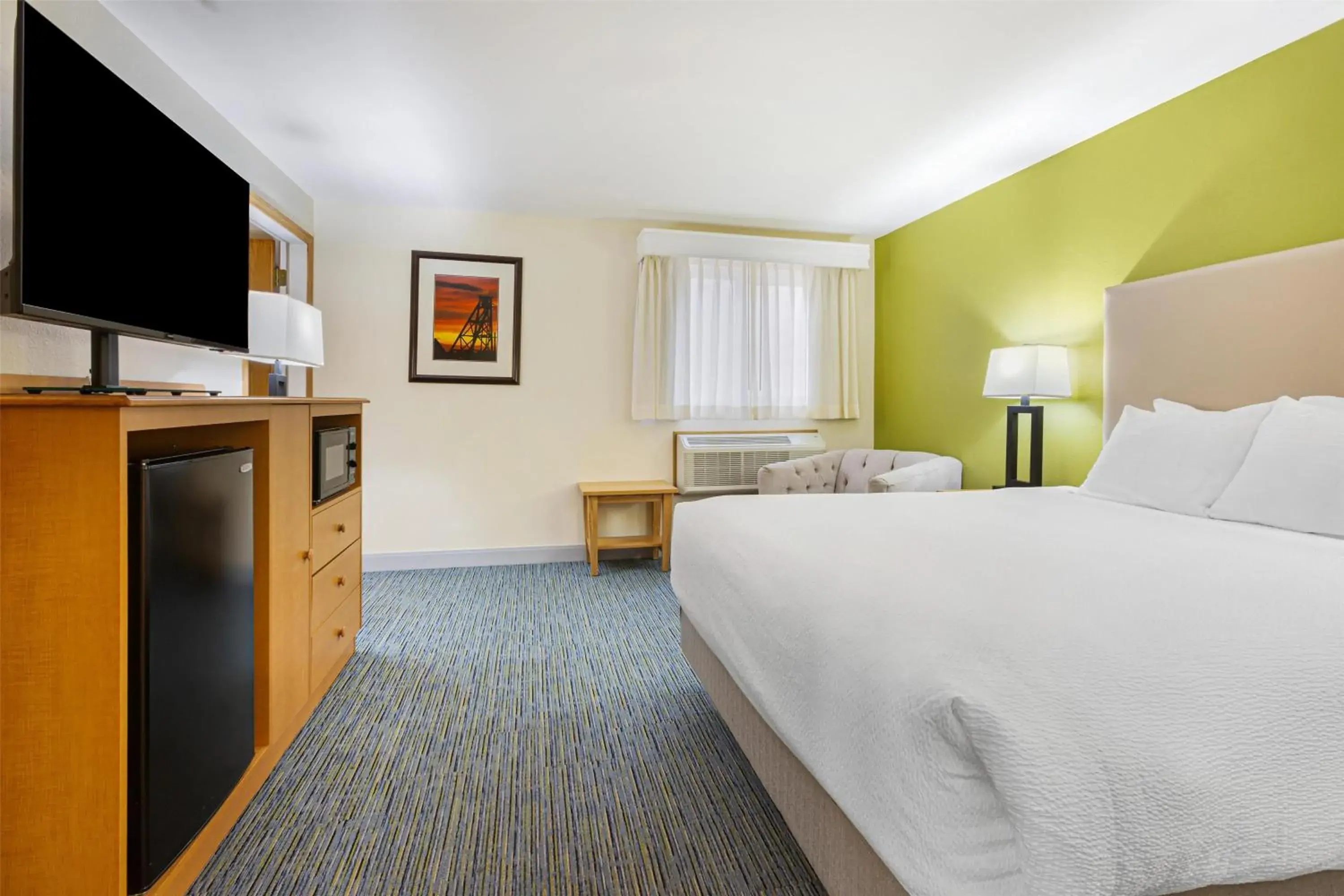 Queen Suite with Sofa Bed- Non-Smoking in Best Western Hi-Desert Inn Queen Suite with Sofa Bed- Non-Smoking in Best Western Hi-Desert Inn