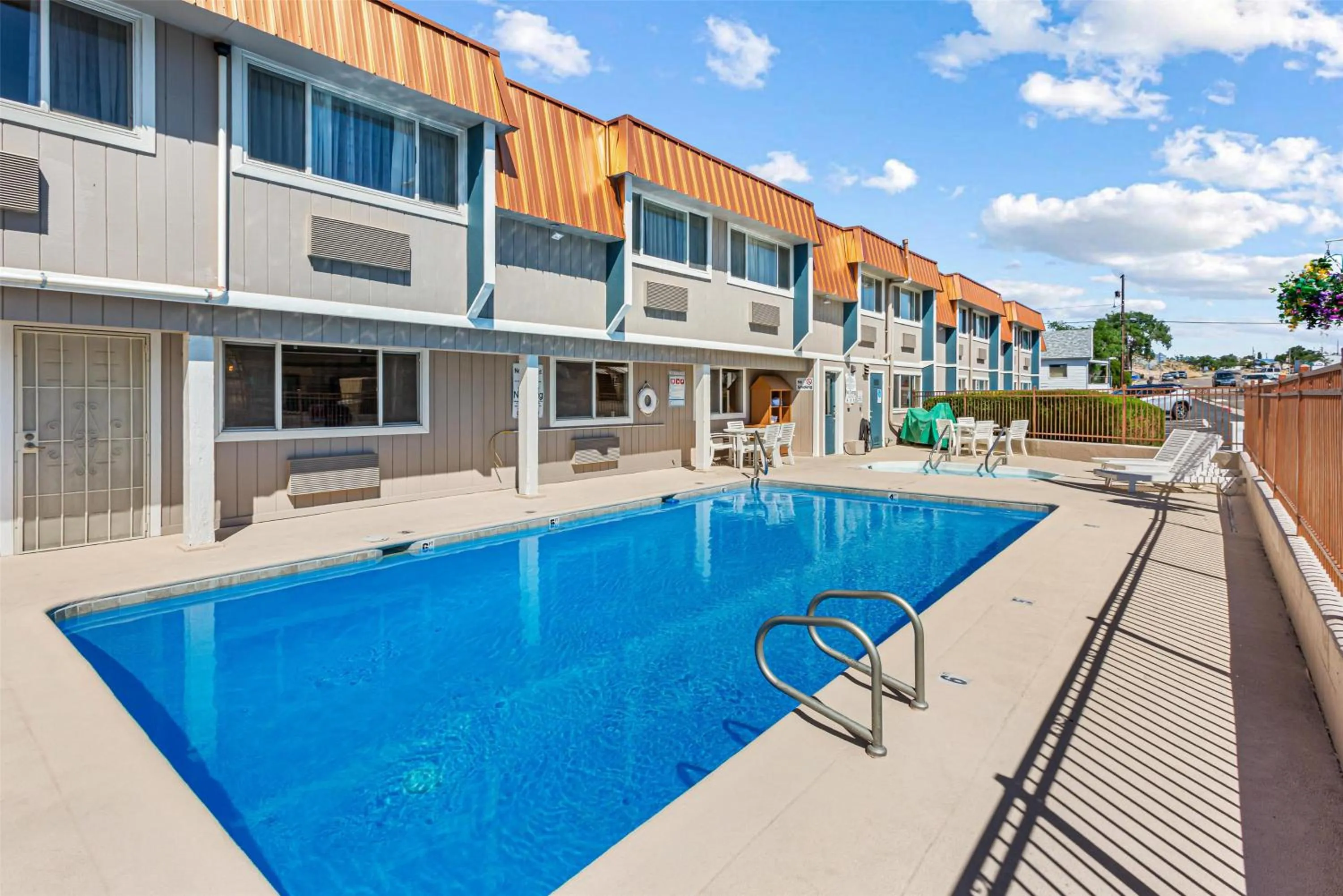Pool view in Best Western Hi-Desert Inn
