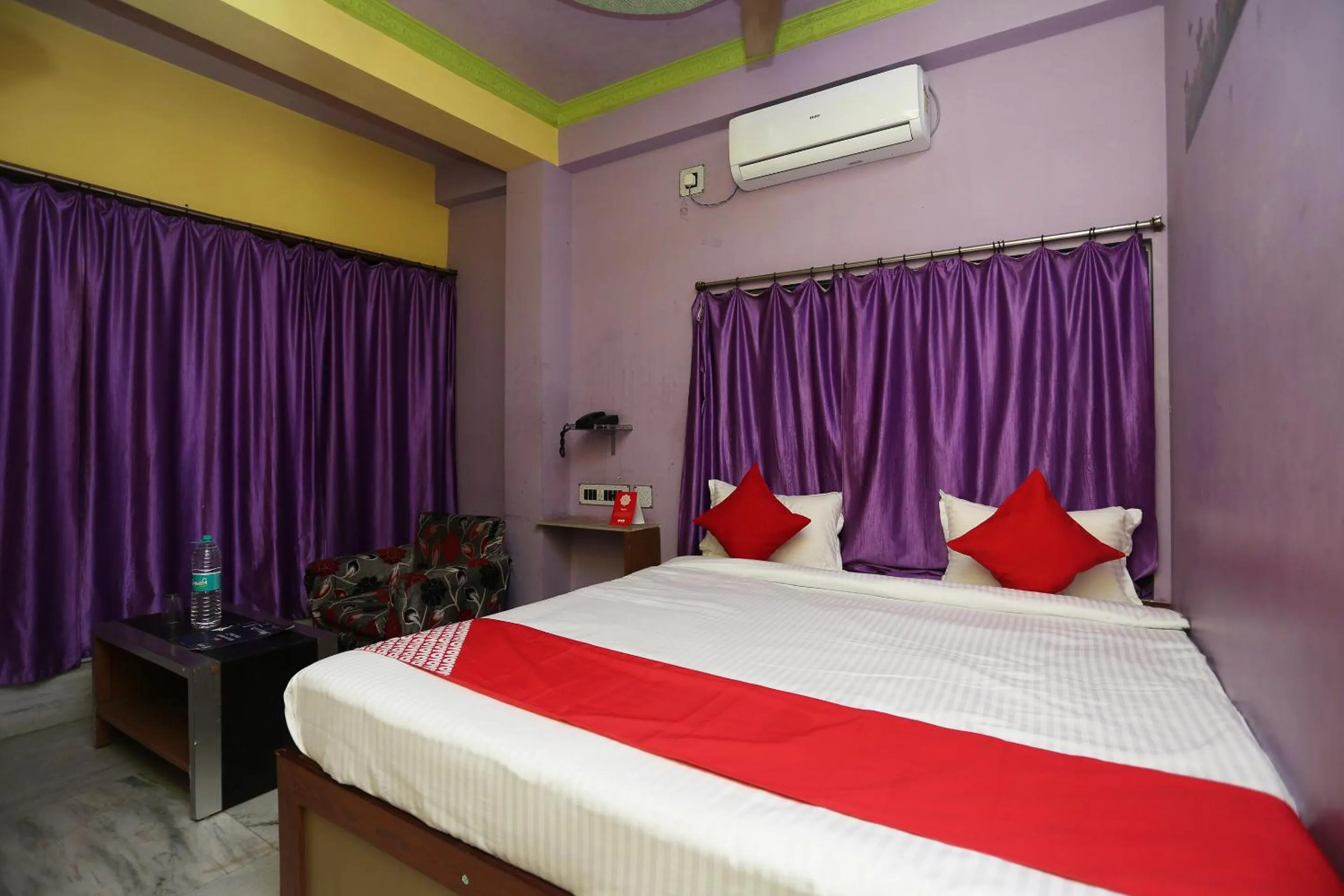 Facade/entrance, Bed in Hotel O Sanjog