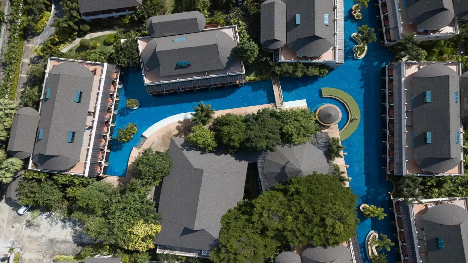 Property building in Chada Lanta Beach Resort - SHA Extra Plus Property building in Chada Lanta Beach Resort - SHA Extra Plus