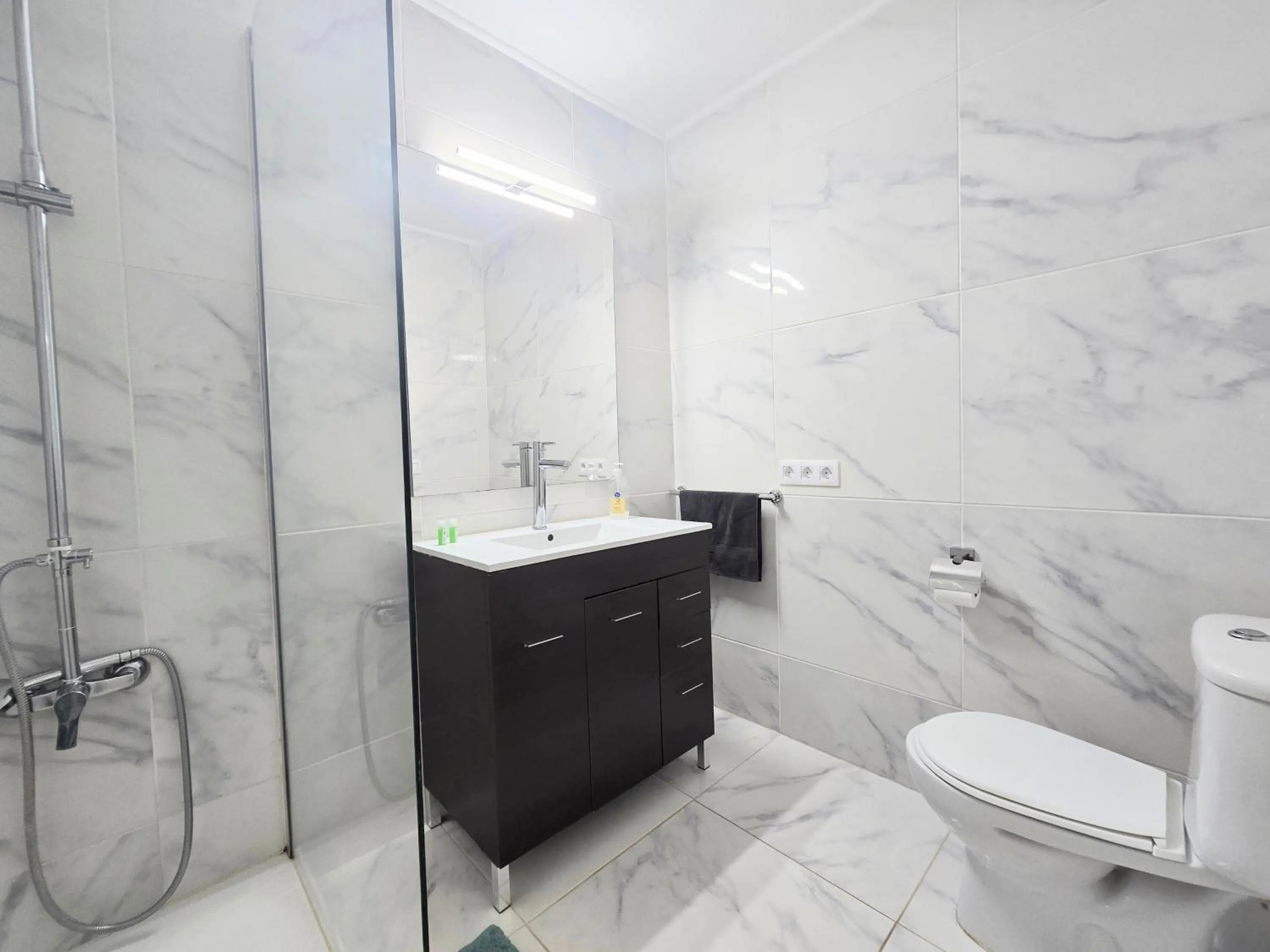 Shower in Port Royale