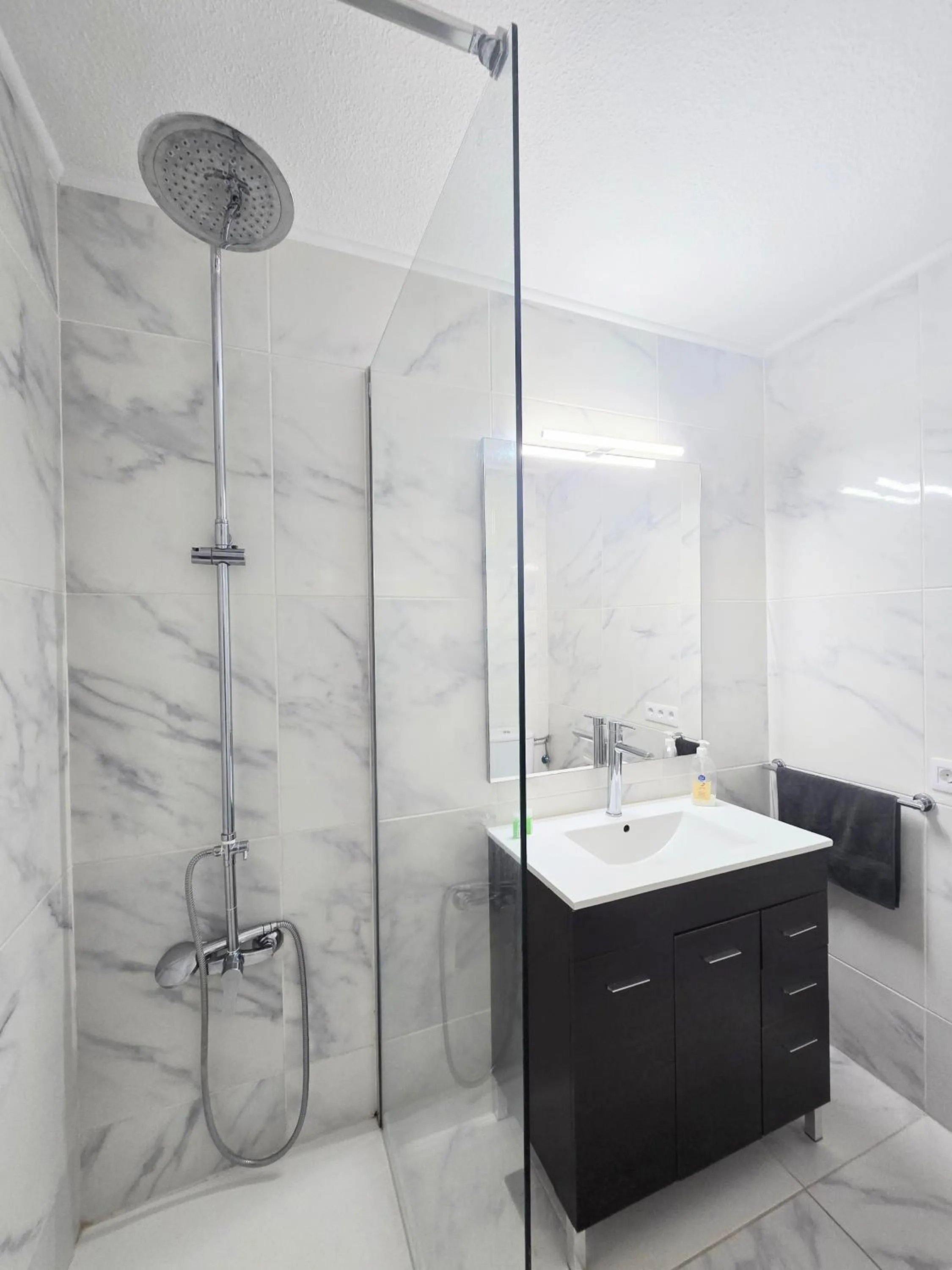 Shower in Port Royale