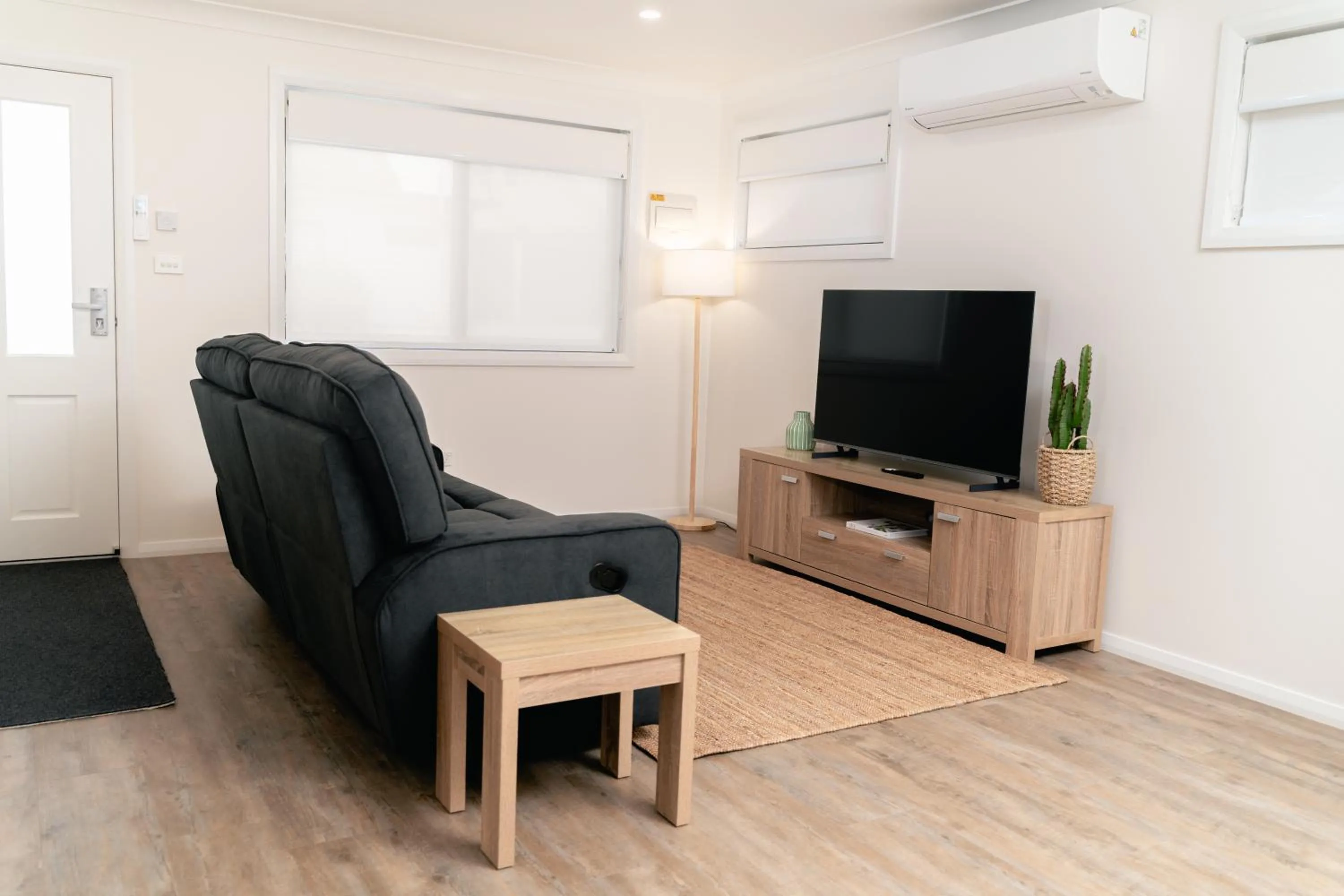 Living room in Zig Zag Motel & Apartments