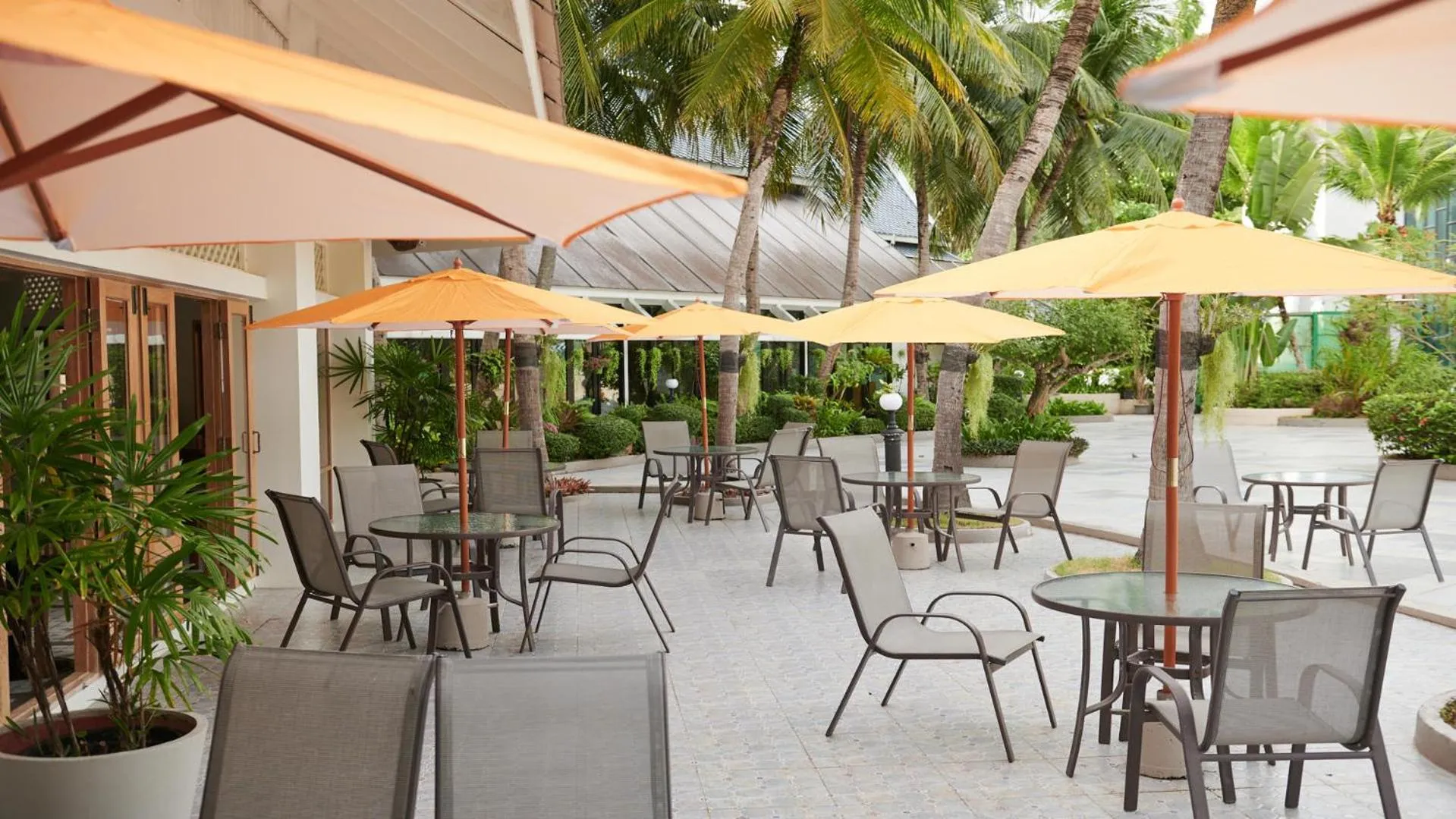 Restaurant/places to eat in Chada Thai Village