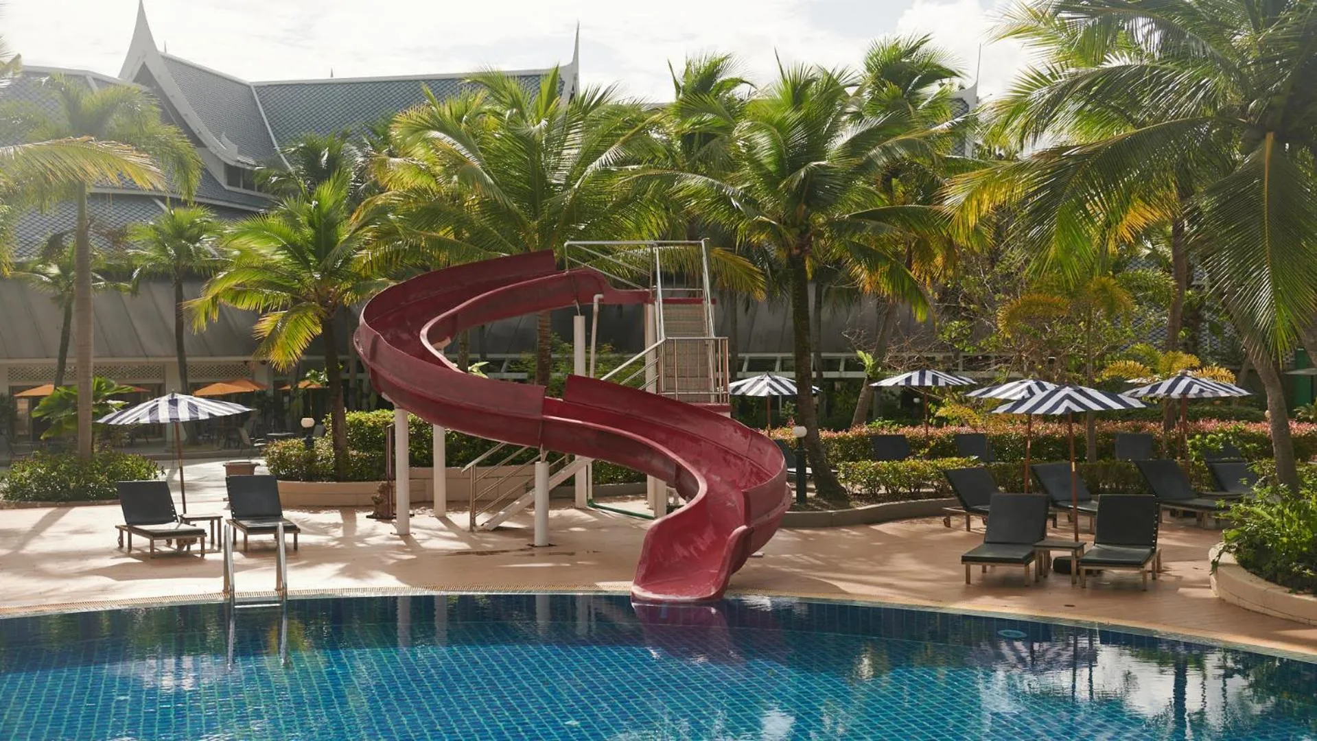 Swimming pool in Chada Thai Village