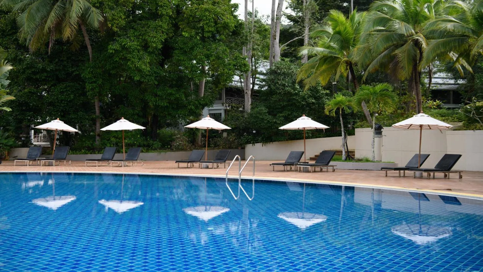 Swimming pool in Chada Thai Village