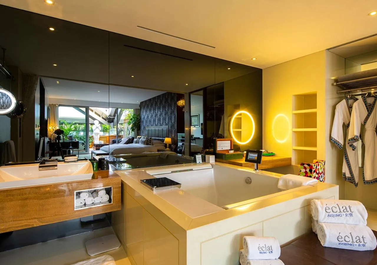 Bathroom, Bed in Hotel Éclat Beijing