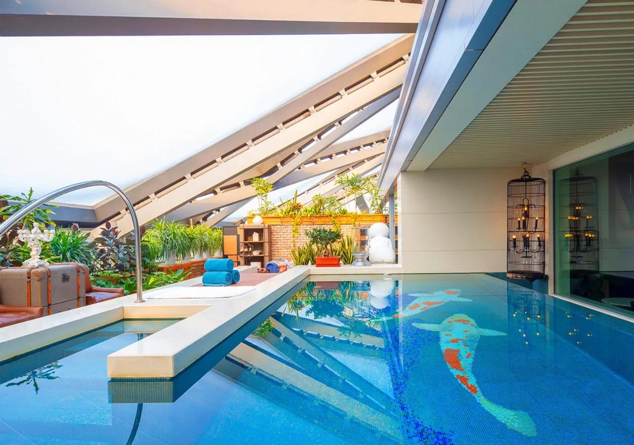 Swimming pool in Hotel Éclat Beijing