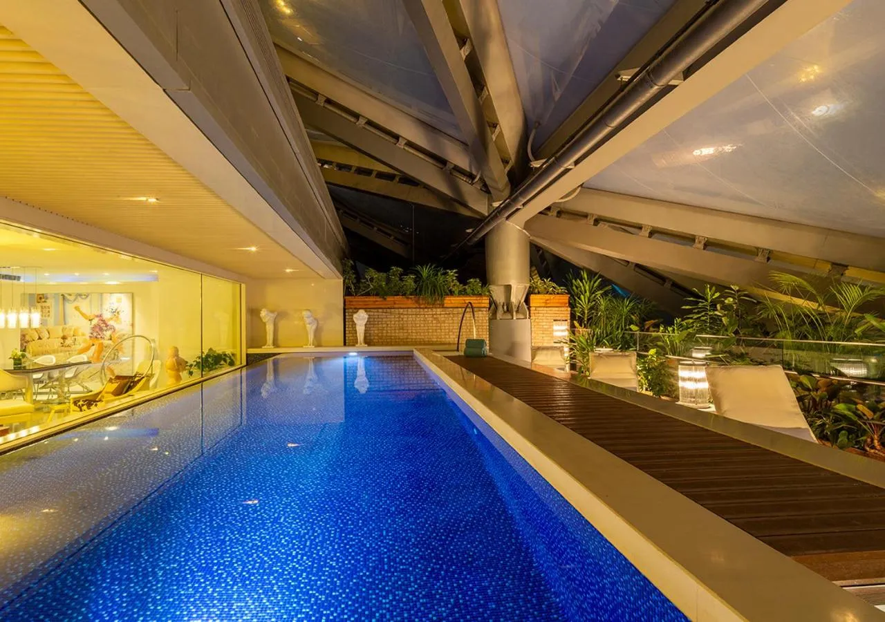 Swimming pool in Hotel Éclat Beijing