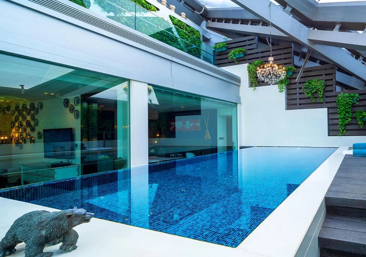 Swimming pool in Hotel Éclat Beijing