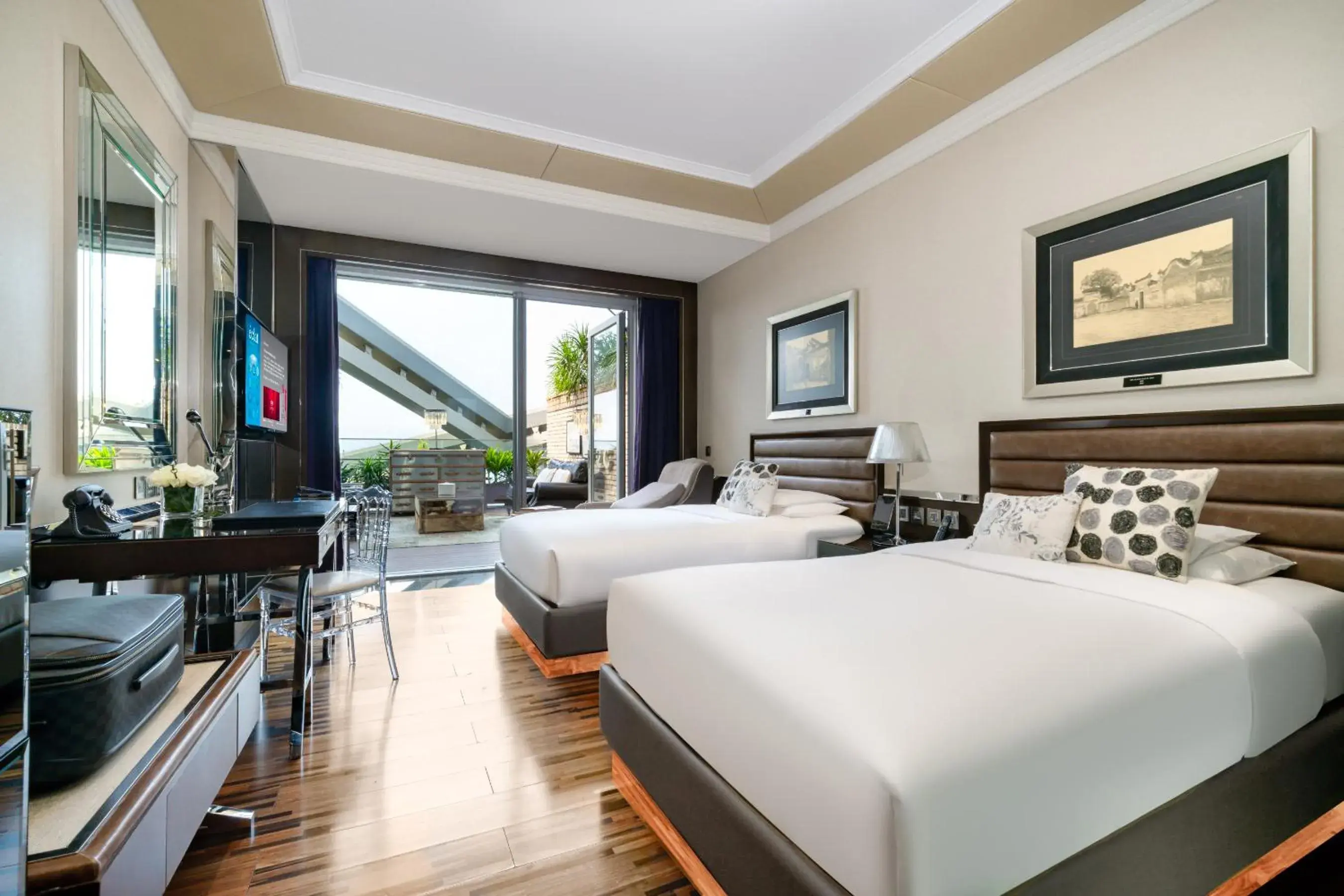 Deluxe Twin Room with Terrace inclusive largest Salvador Dali collection in Hotel Éclat Beijing Deluxe Twin Room with Terrace inclusive largest Salvador Dali collection in Hotel Éclat Beijing