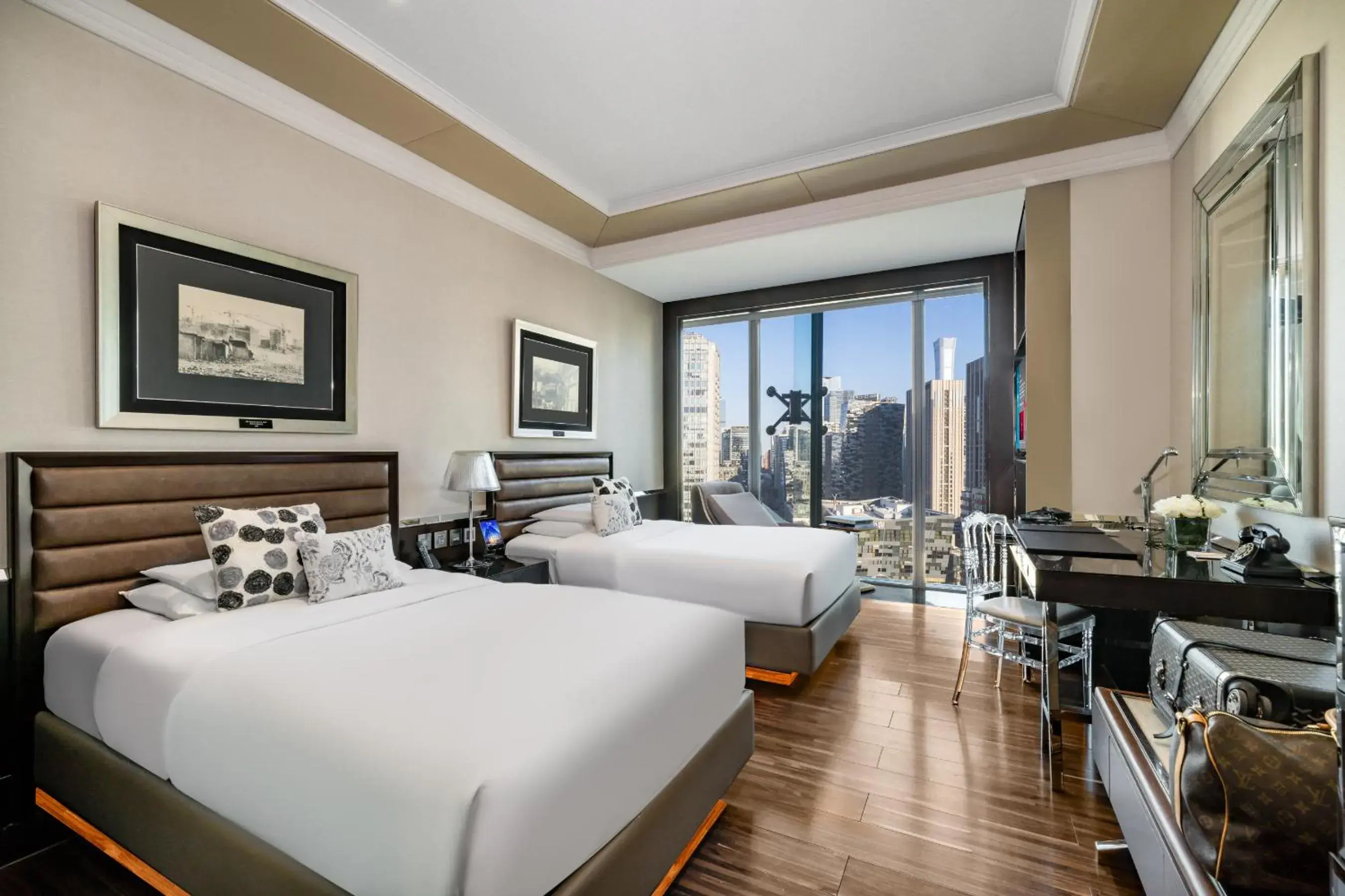 Deluxe Twin Room inclusive largest Salvador Dali collection in Hotel Éclat Beijing Deluxe Twin Room inclusive largest Salvador Dali collection in Hotel Éclat Beijing