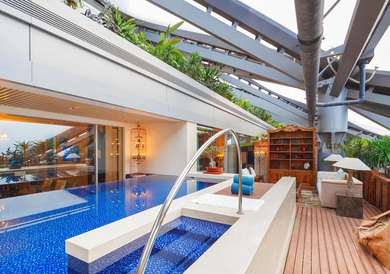 Swimming pool in Hotel Éclat Beijing