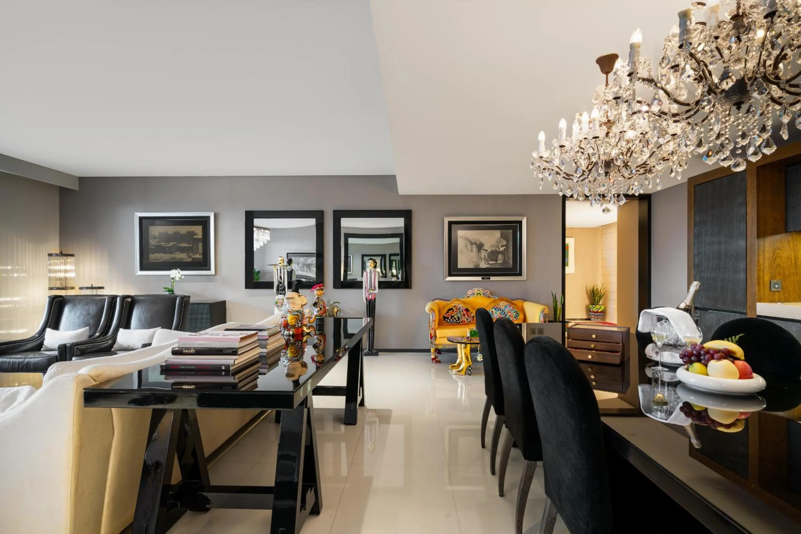 Living room, Bed in Hotel Éclat Beijing