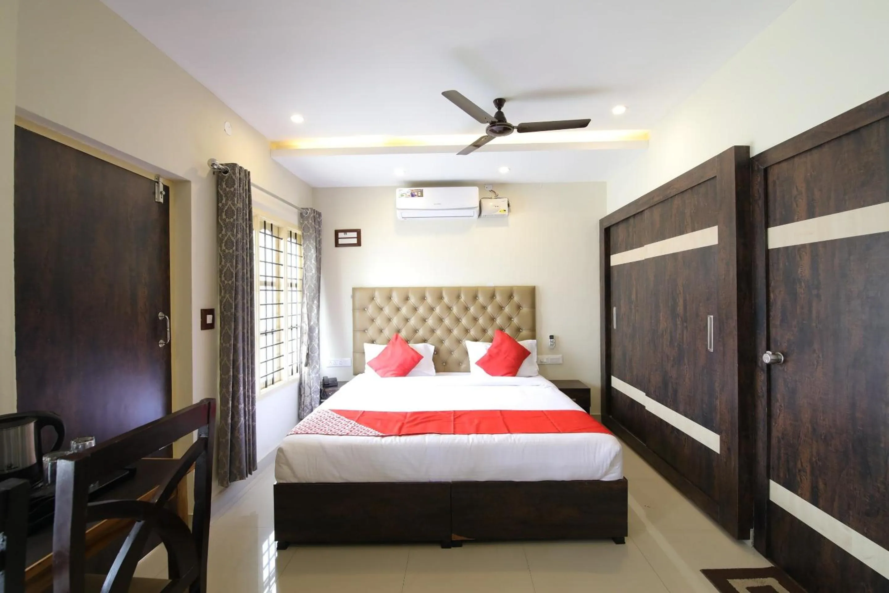 Bedroom, Bed in Collection O Royal Sand